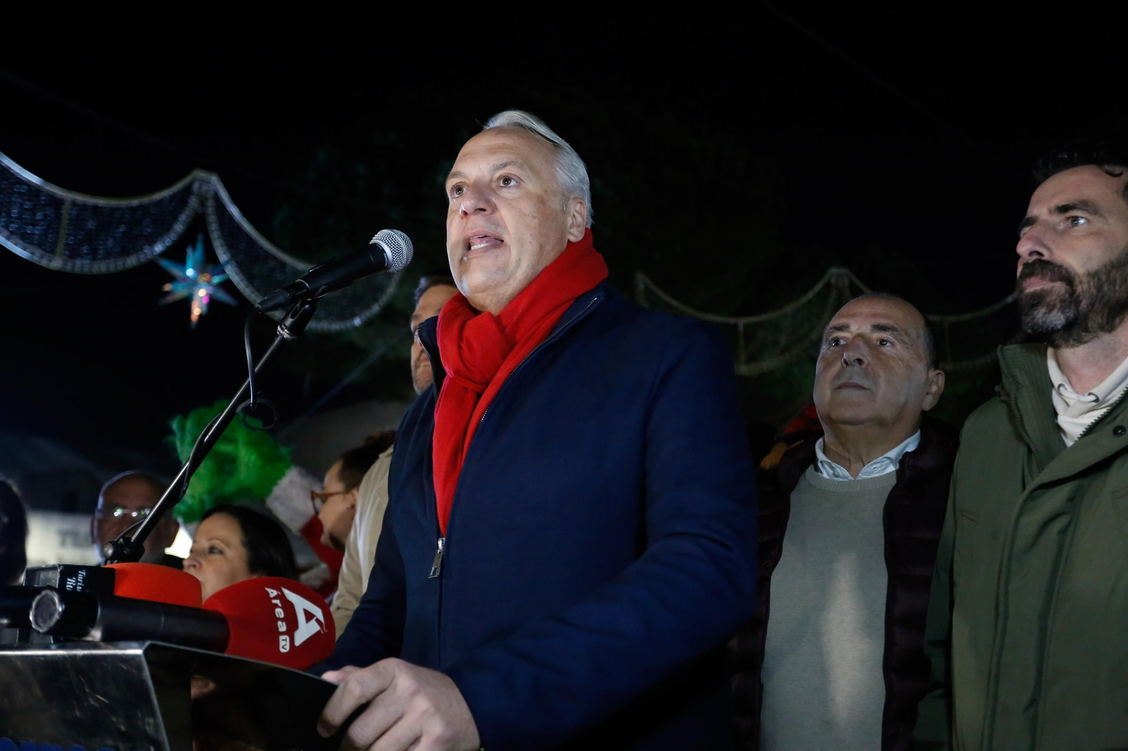 Las fotografías del encendido del alumbrado de Navidad en San Roque
