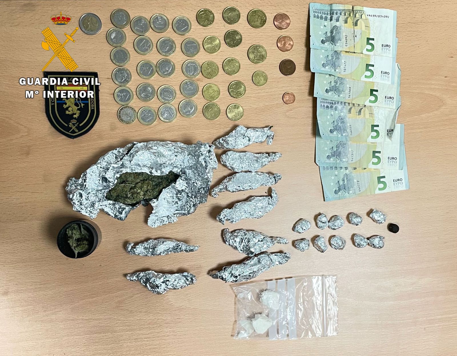 Droga incautada por la Guardia Civil en Almedinilla.