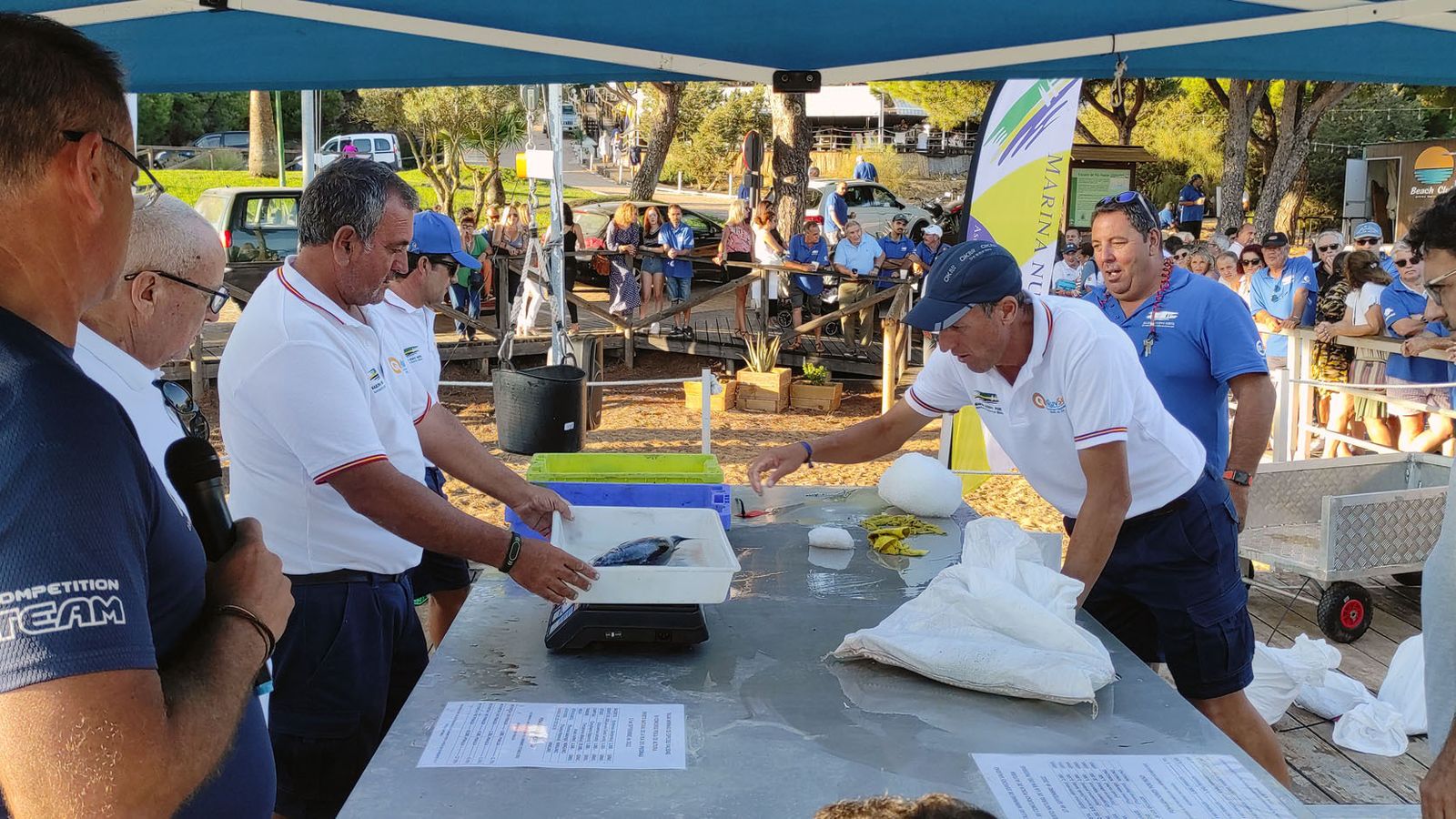 Pesada de las capturas en la Marina de la ADN Nuevo Portil