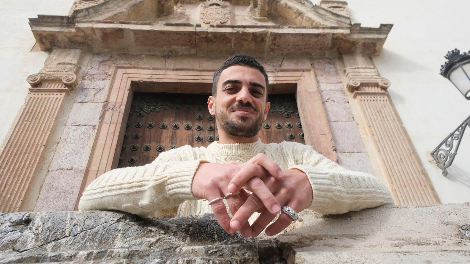 El joven diseñador de joyas Erardo Ruy.