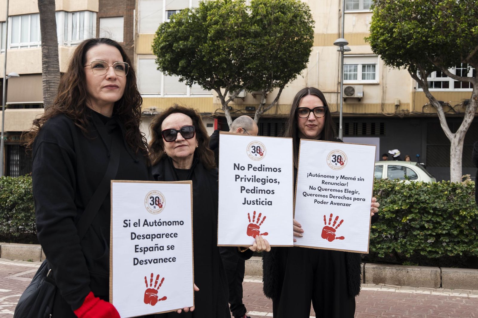 Las imágenes de la Manifestación de la Plataforma por la Dignidad de los Autónomos en Almería