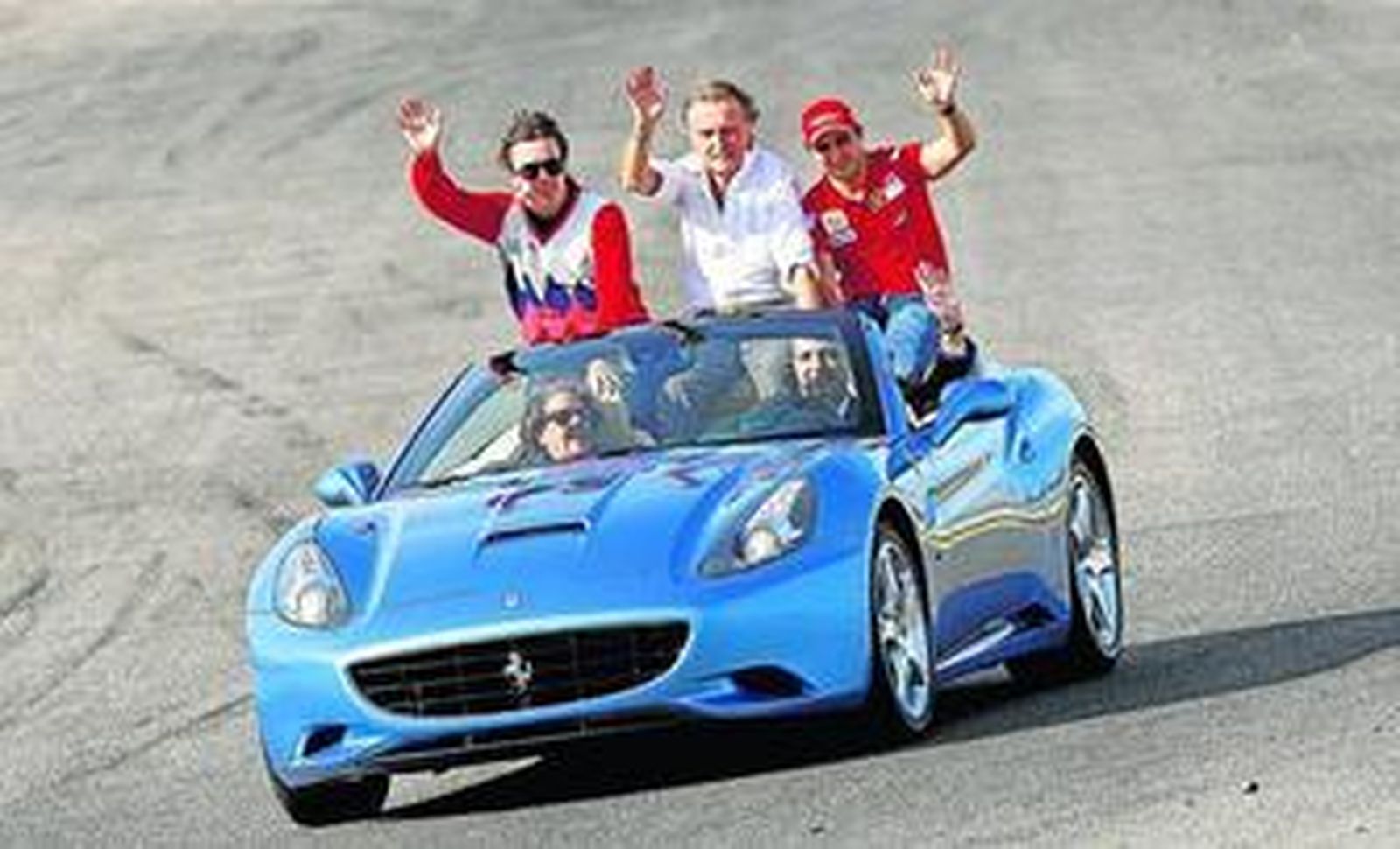 Fernando Alonso cambia de traje