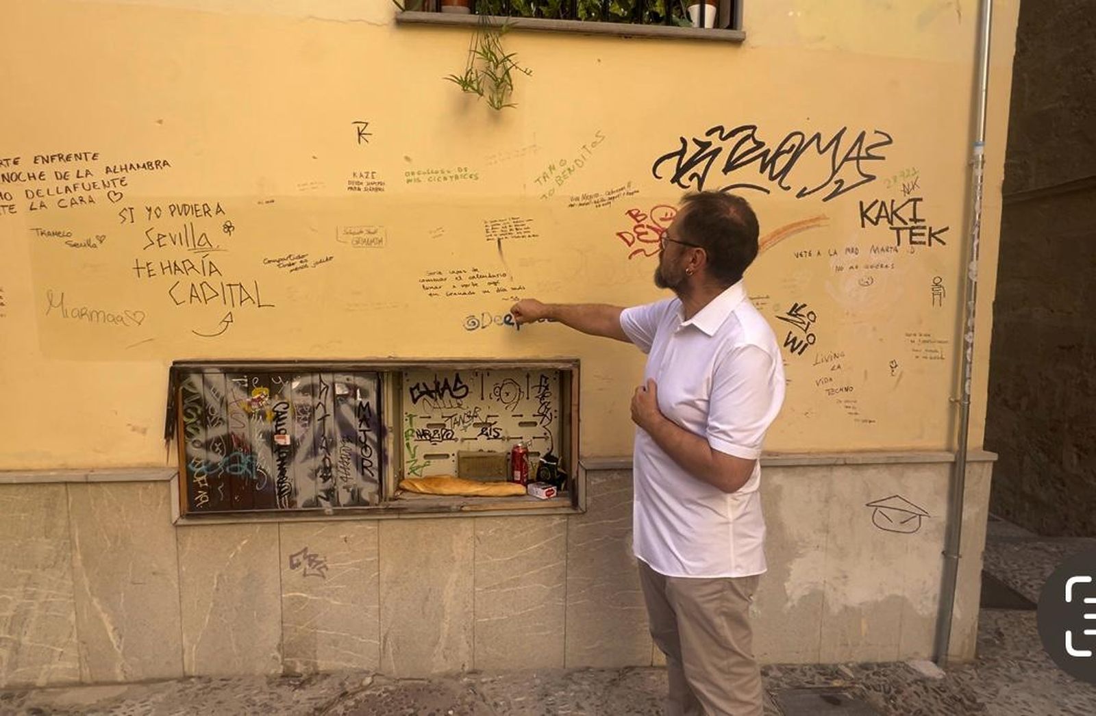 El concejal del PSOE Juanjo Ibañez en el Albaicín