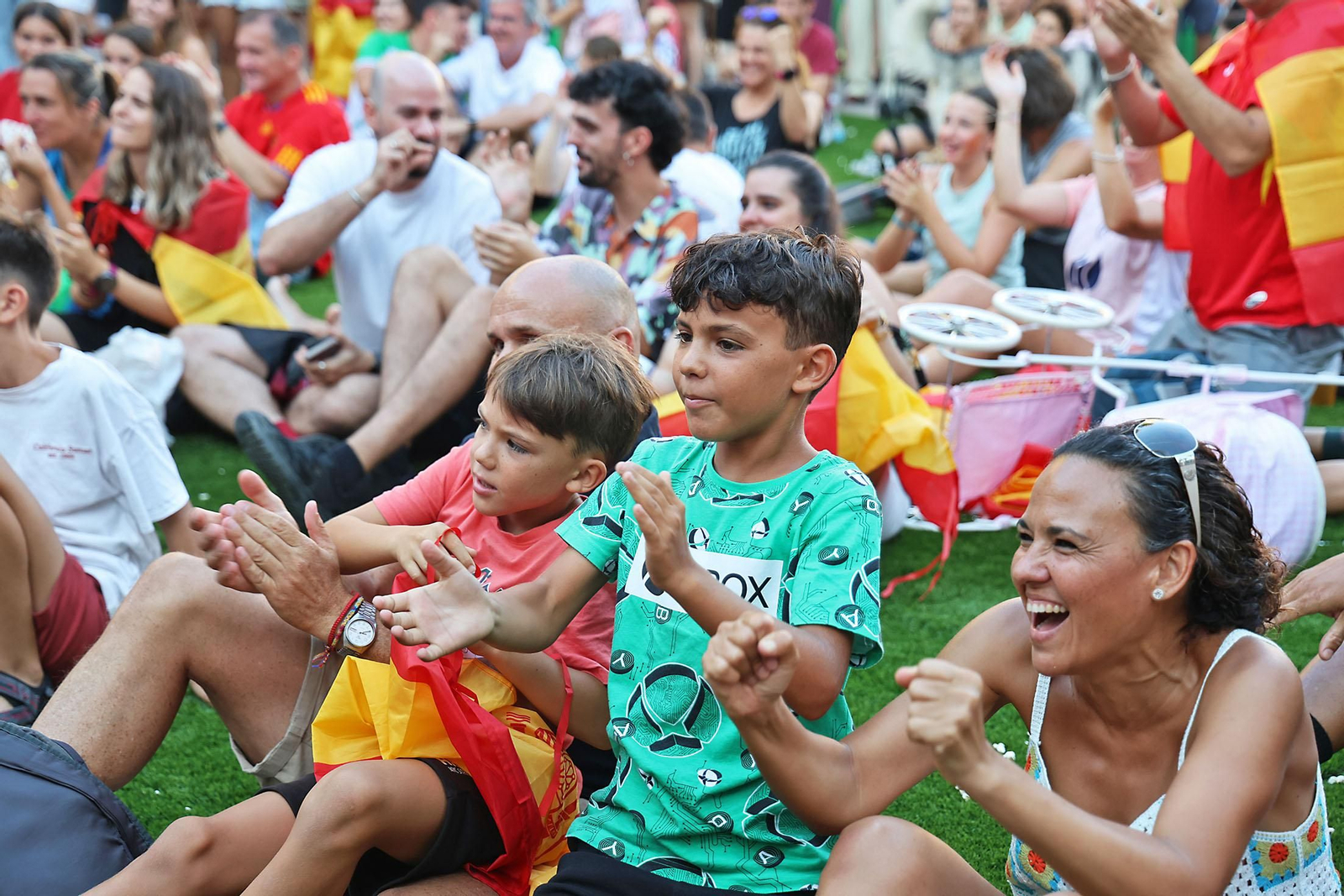 Imágenes de la Fan zone en Huelva de la Final de la Eurocopa entre Inglaterra y España Imágenes de la Fan zone en Huelva de la Final de la Eurocopa entre Inglaterra y España