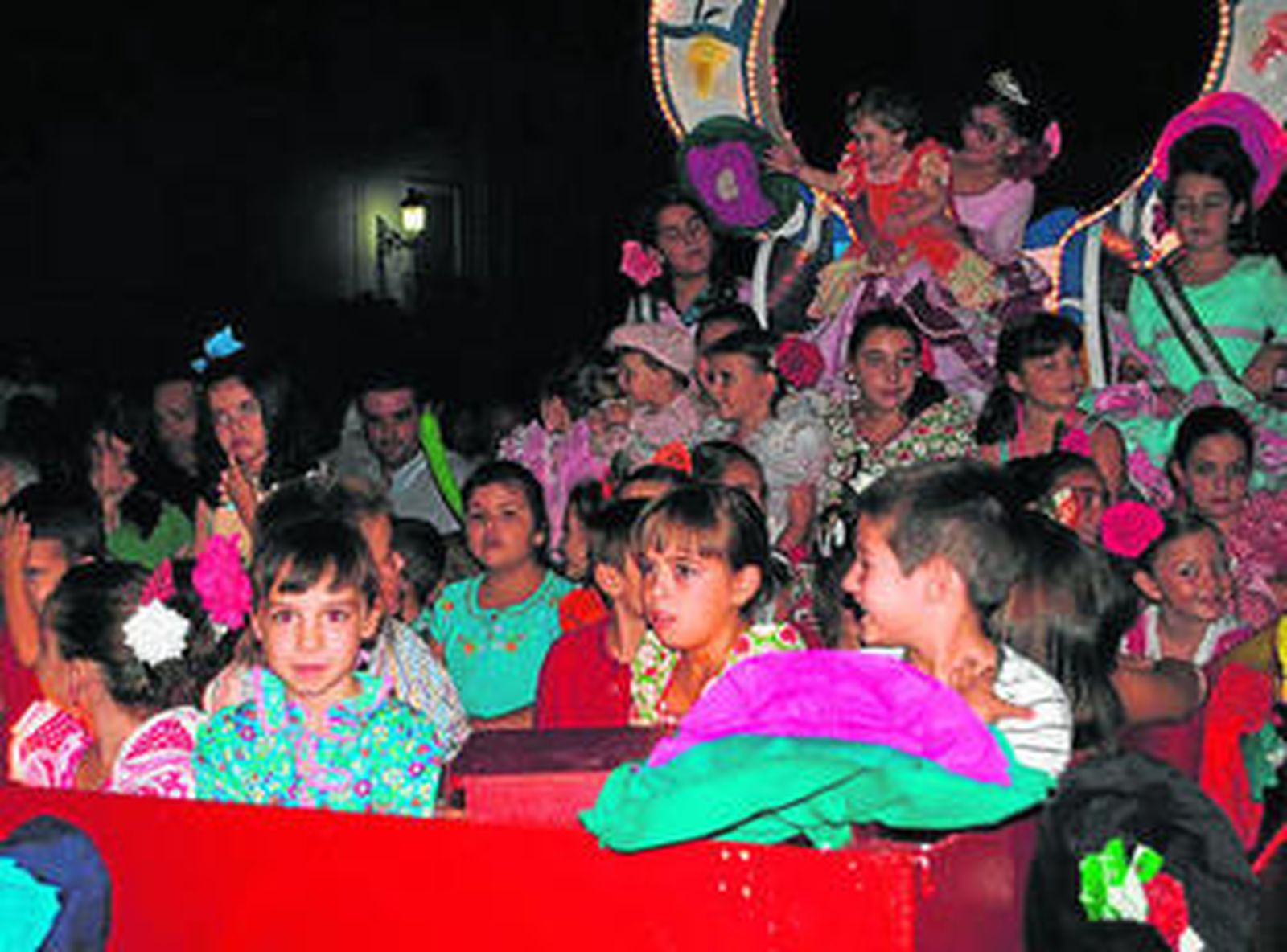 La cabalgata es la excusa perfecta para lucir los trajes de flamenca.