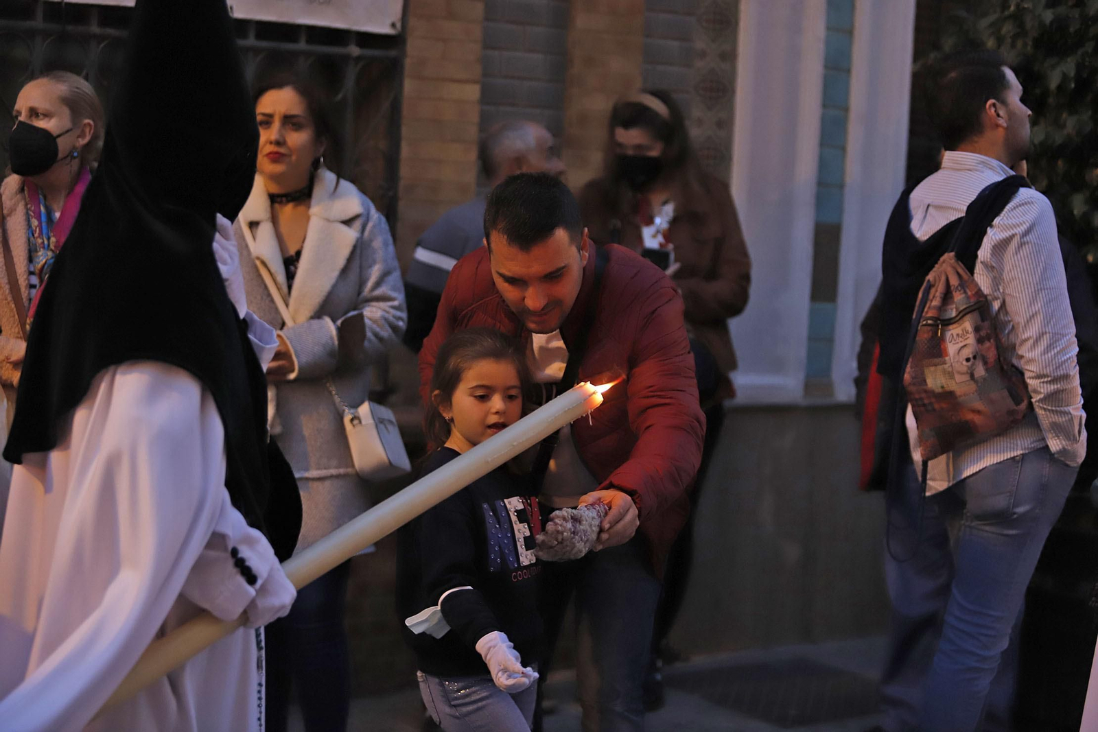 Imágenes de la estación de penitencia de la Hermandad de La Esperanza de Huelva
