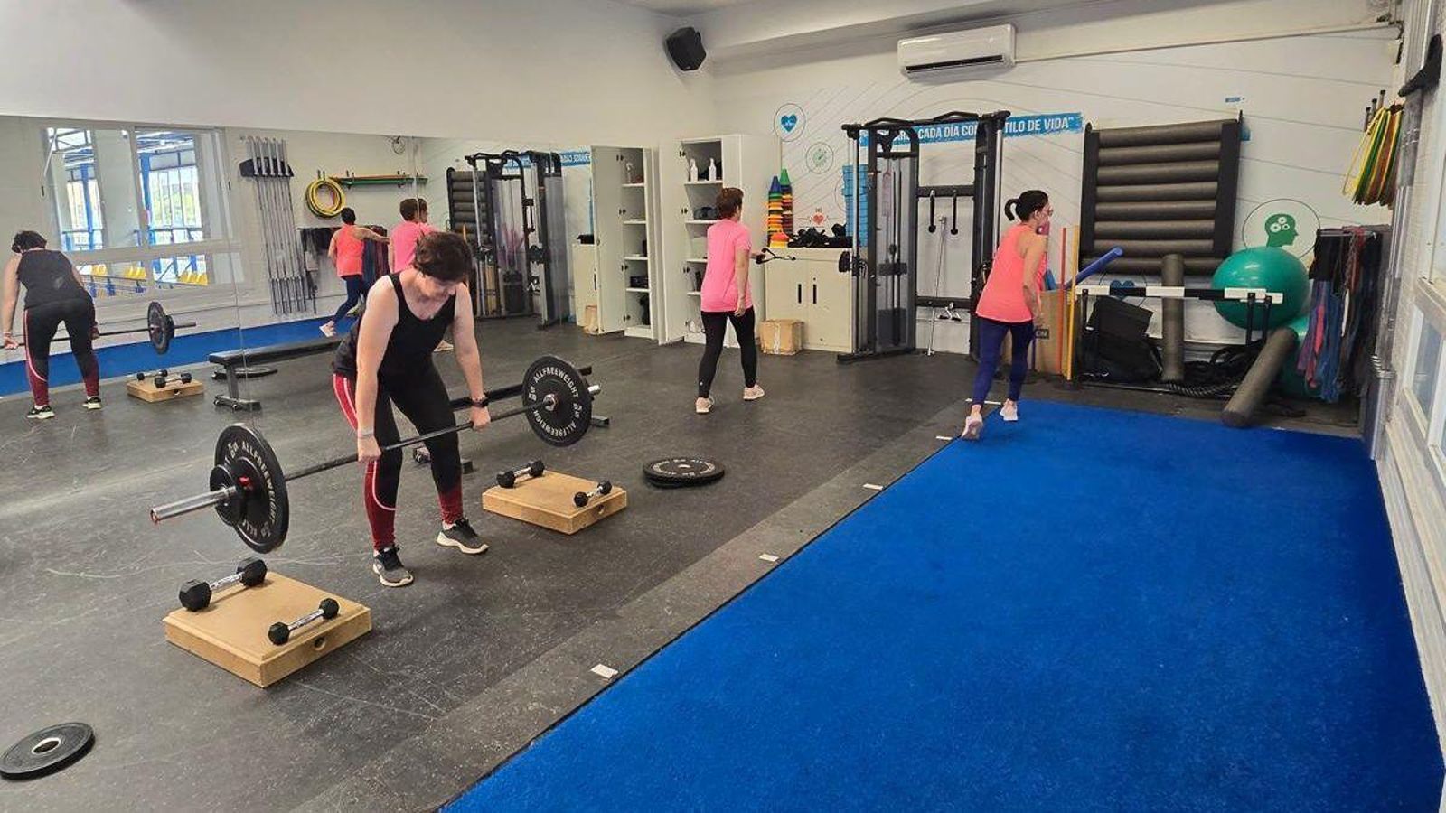 Entrenamiento dentro del gimnasio de la Universidad de Almería.