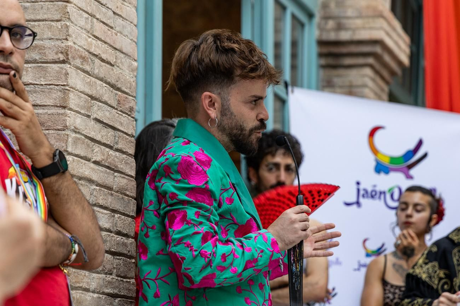 Alberto Batres, el diseñador jiennense presenta sus creaciones en el evento en el que se aborda cómo performar el género a través de la moda