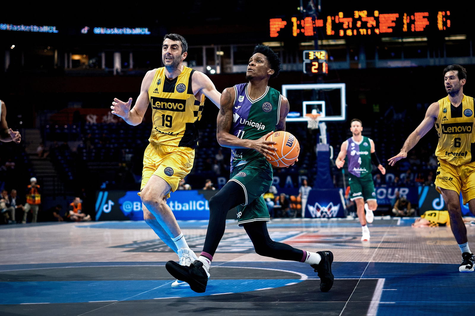 Las fotos de la final de la BCL entre Lenovo Tenerife y Unicaja Baloncesto
