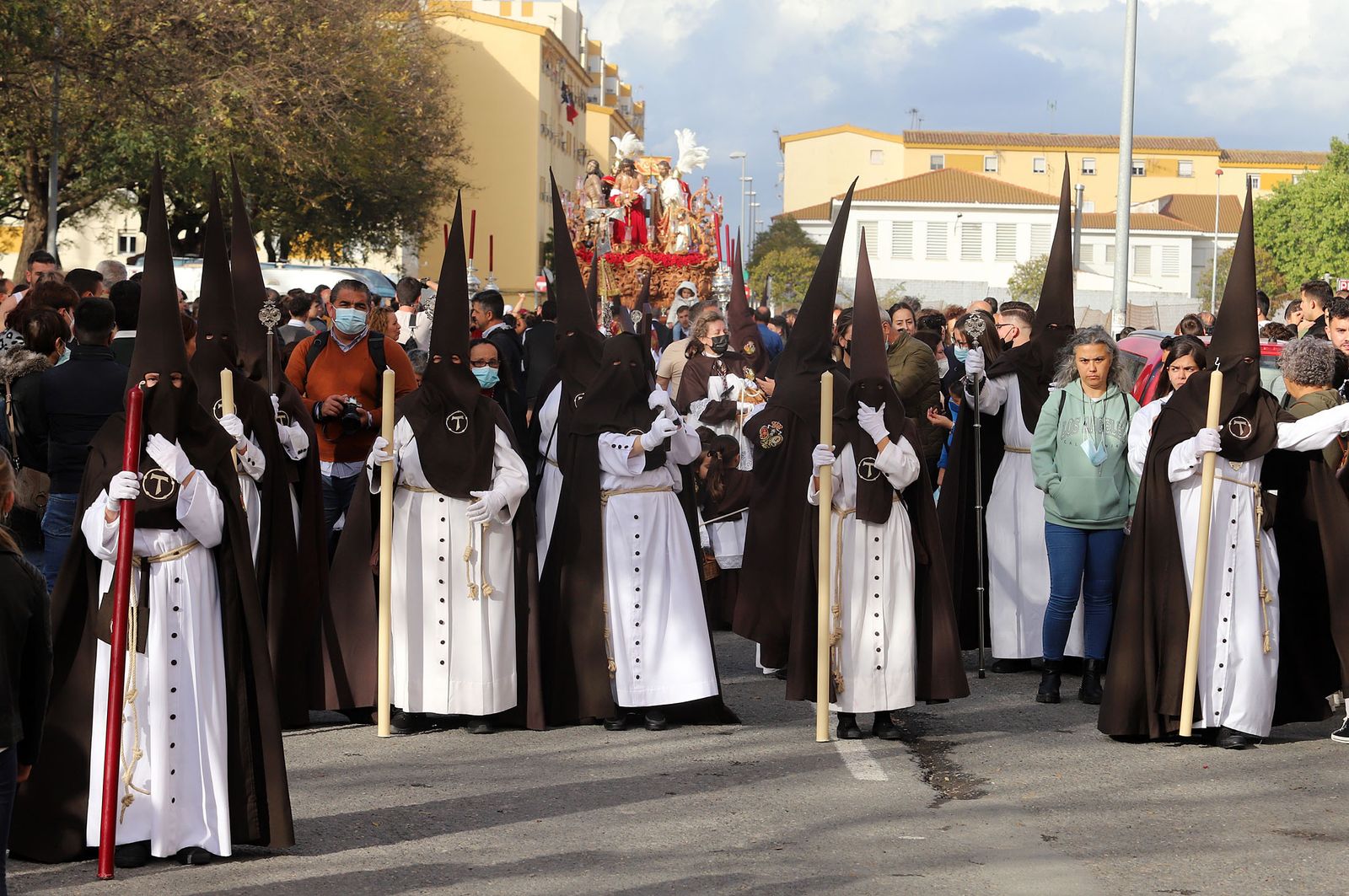 Imágenes de la procesión de La Sentencia por las calles de Huelva