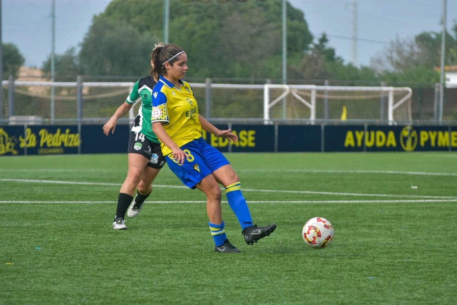 Imagen del encuentro entre el Cádiz y el Sport Extremadura.