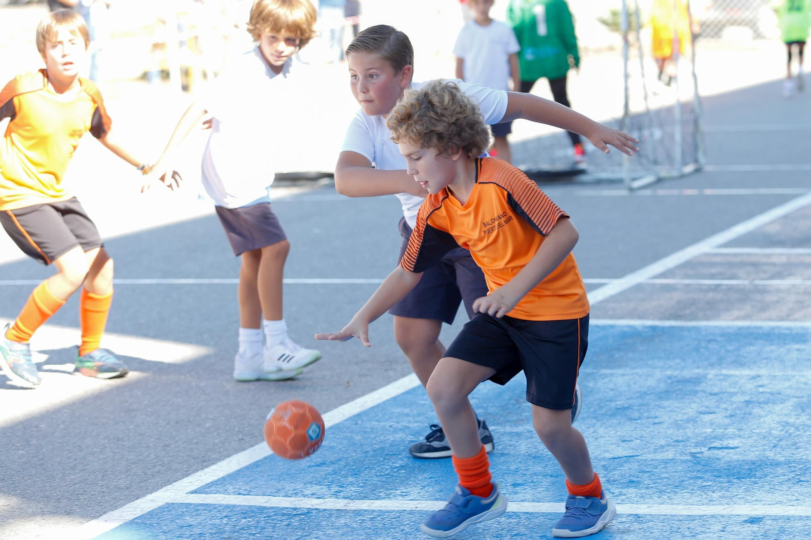 Las fotos de la II jornada de balonmano calle de Bahía Plaza, en Los Barrios