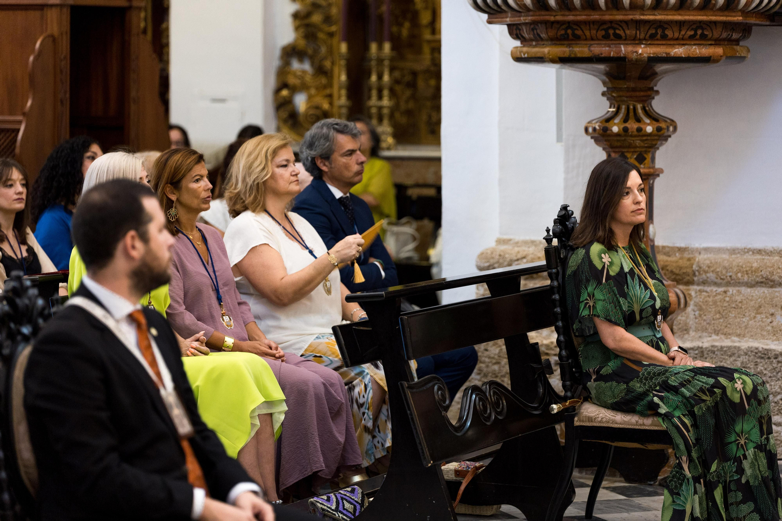 Las imágenes de la función y el besamanos a la Virgen del Carmen en San Fernando