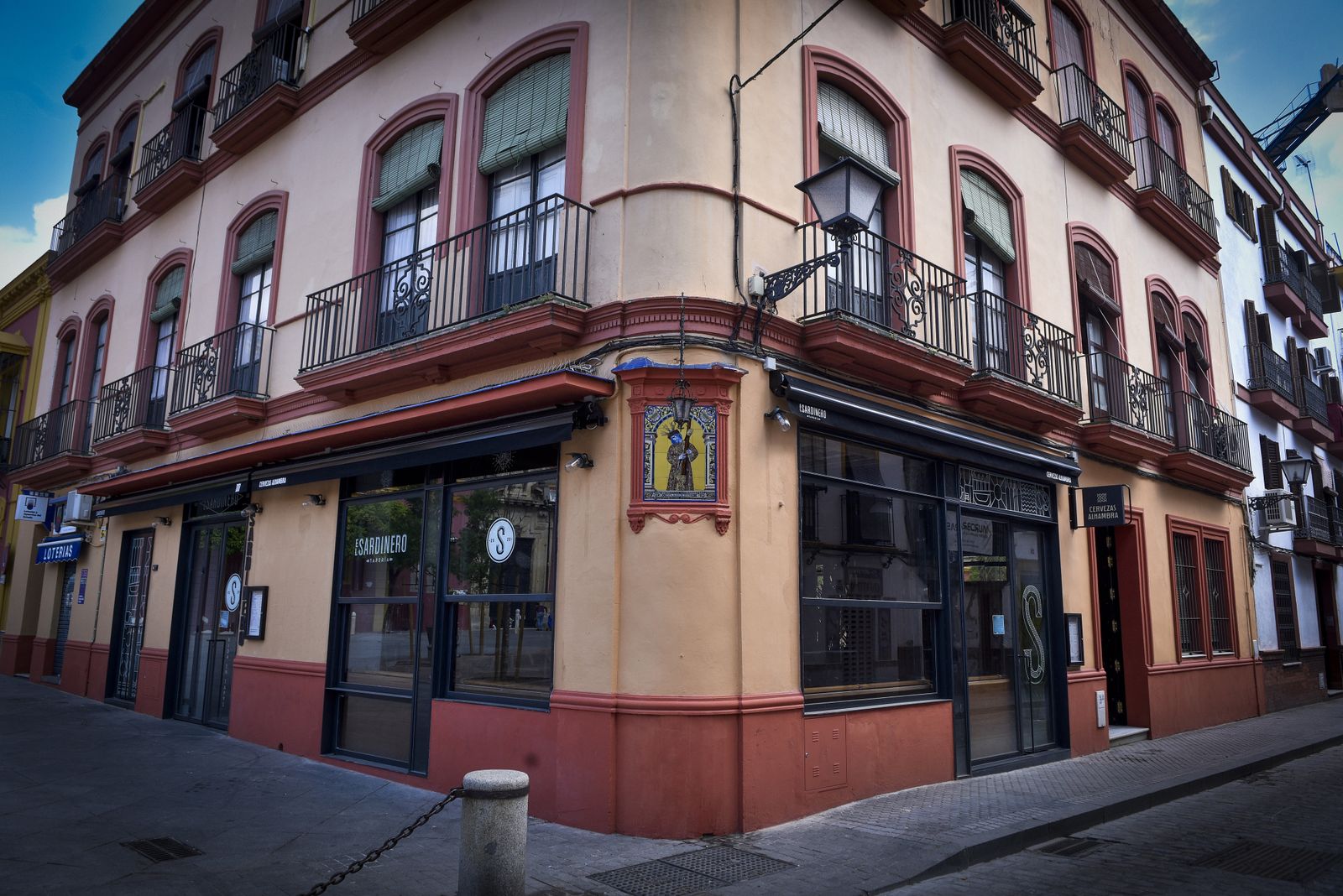 Viernes Santo de resistencia: desde el Tanatorio a La Soledad de San Lorenzo