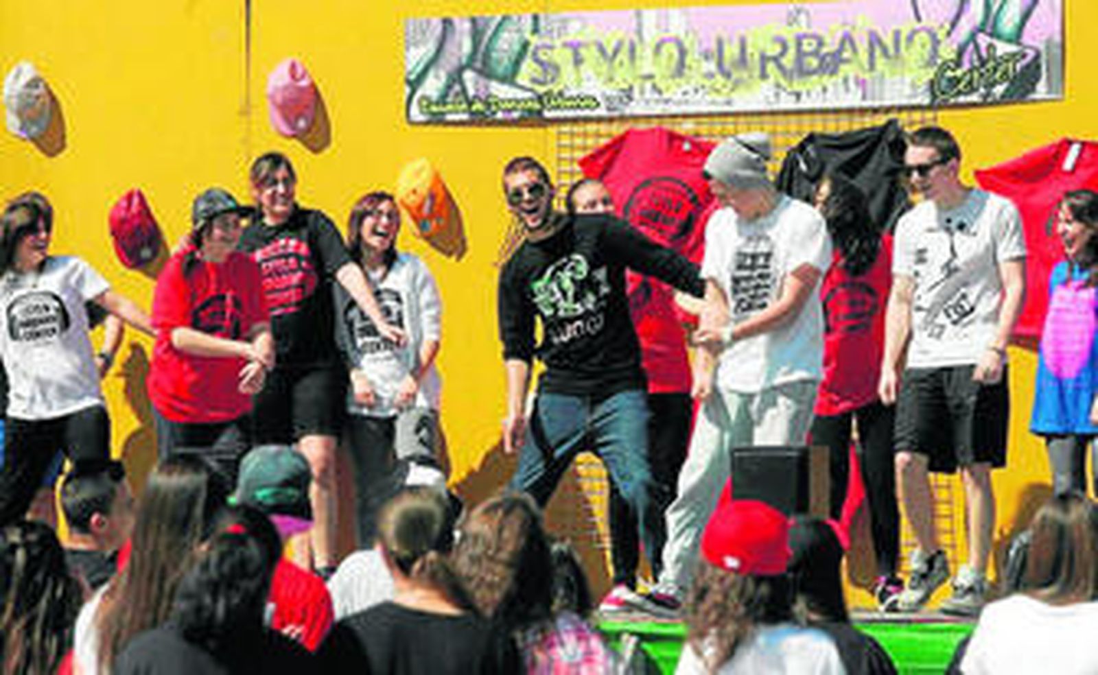 Los jóvenes disfrutaron con la música en esta segunda convocatoria.