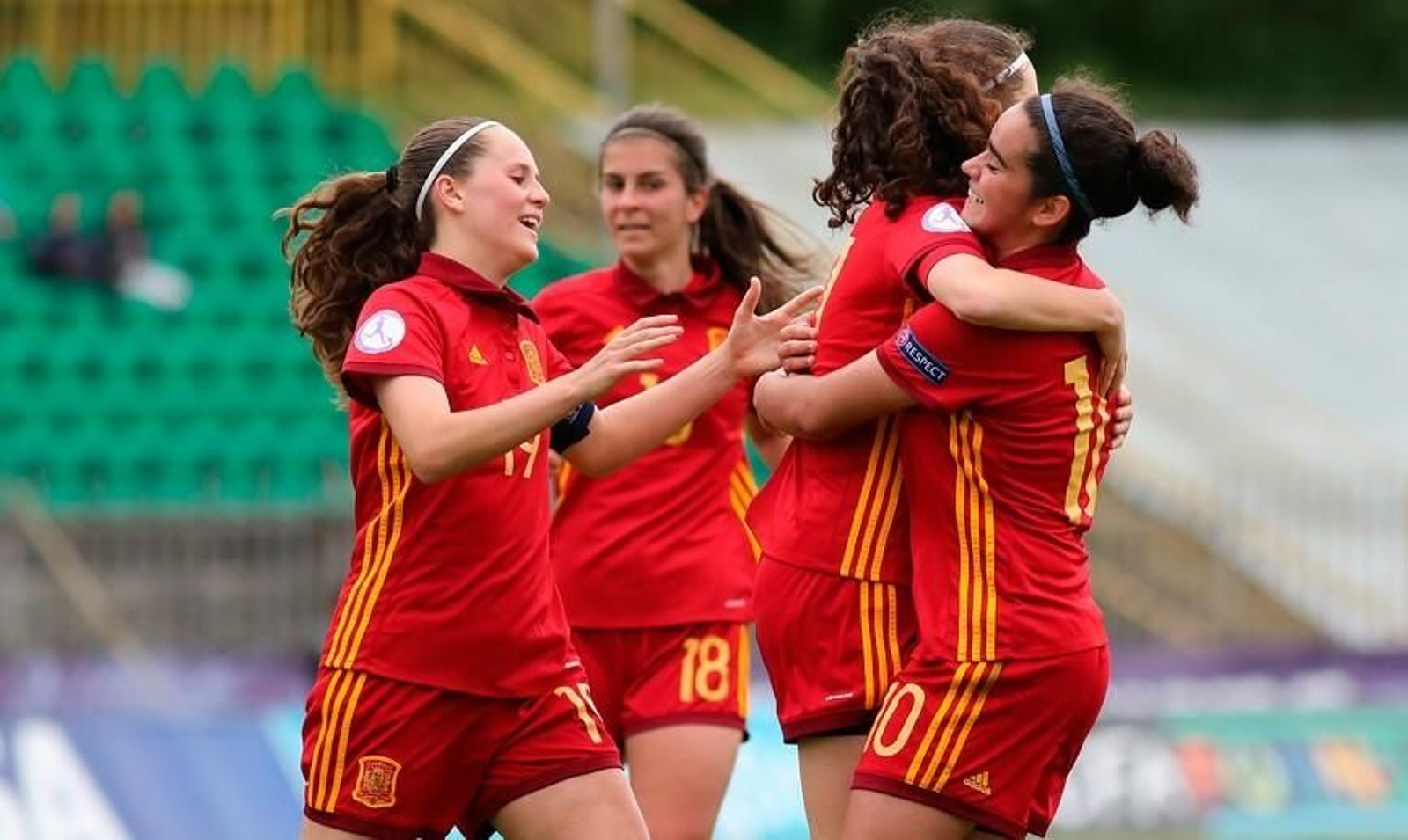 España, celebrando uno de los goles a Bulgaria.