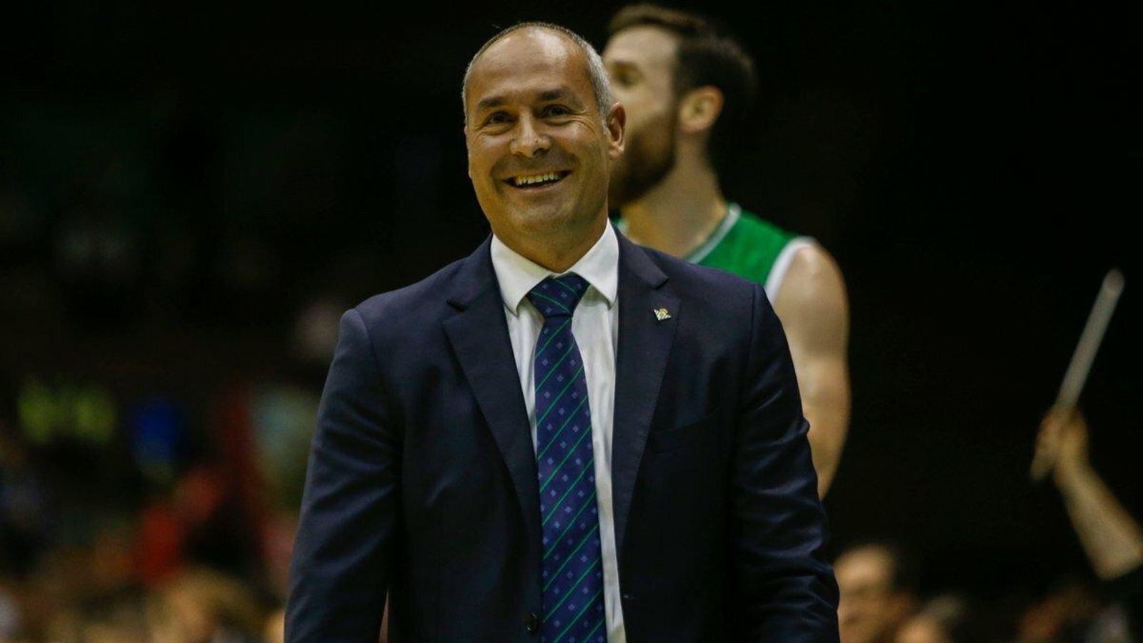 Curro Segura, feliz tras conquistar la Copa Princesa con el Betis Energía Plus.