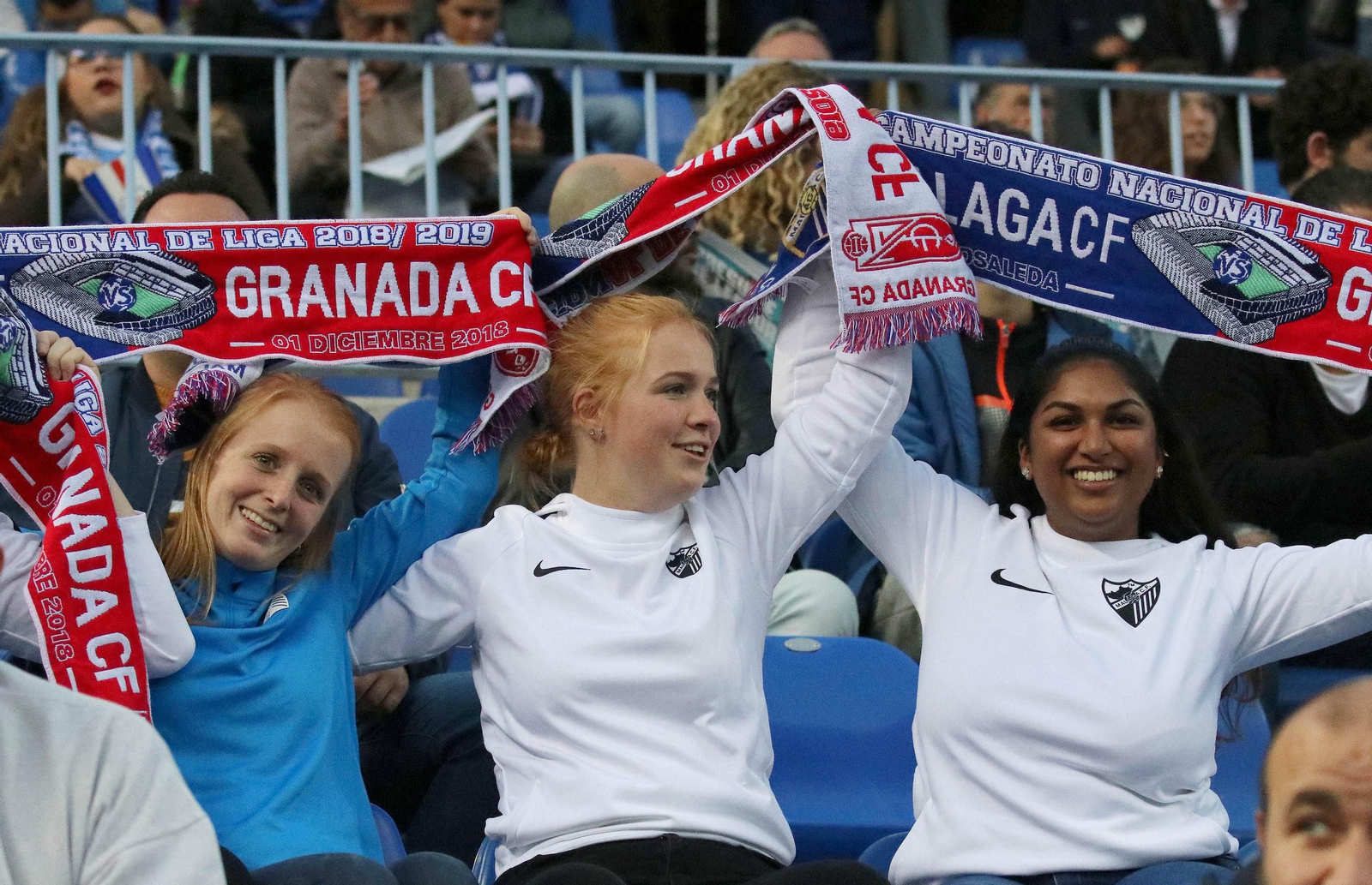 Tres aficionadas en La Rosaleda en el último Málaga-Granada.
