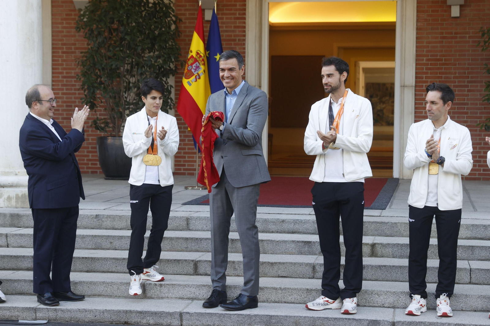 Las imágenes de María Pérez recibida por el presidente del Gobierno