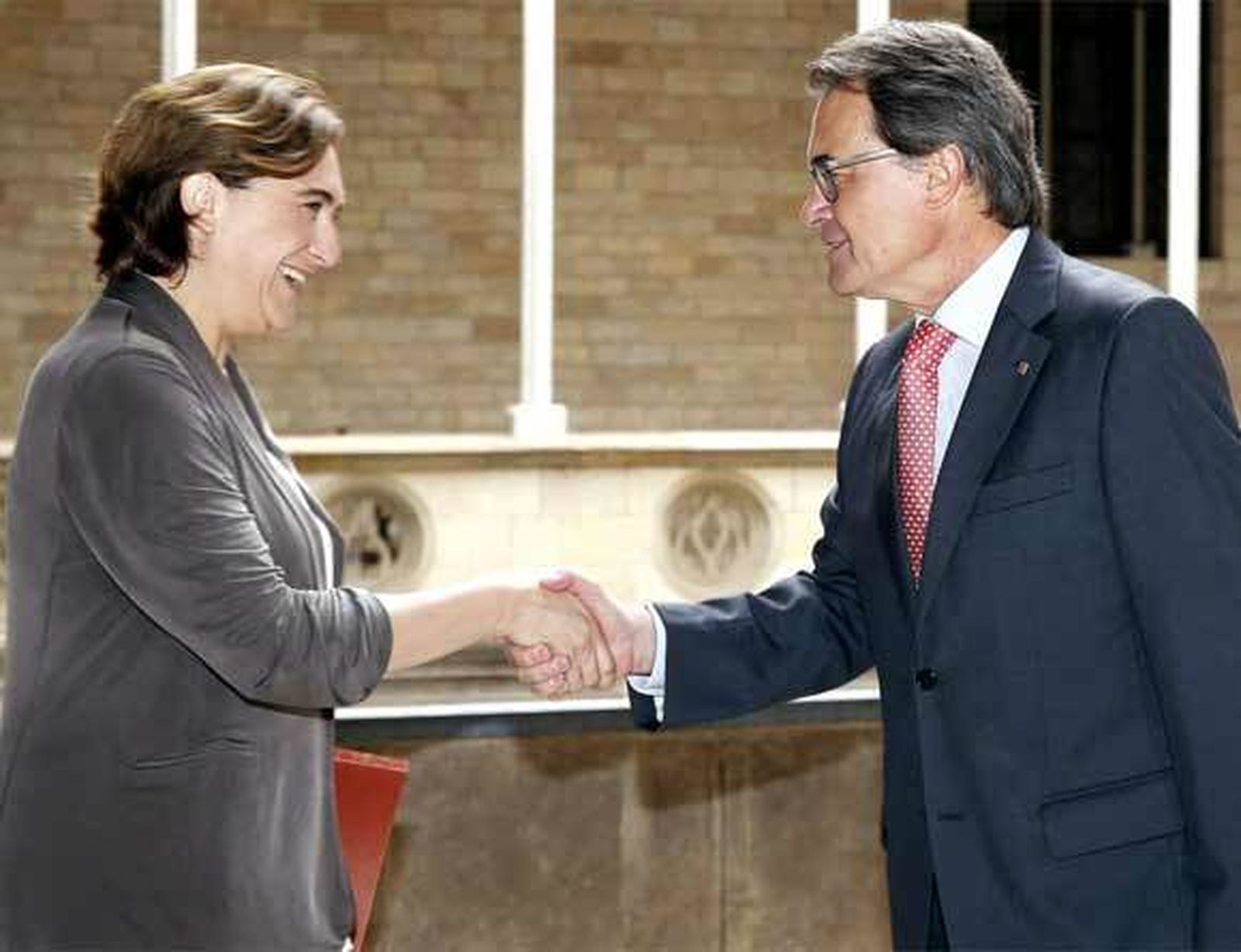 Mas y Colau evitan chocar por el proceso soberanista y coinciden en criticar a Rajoy