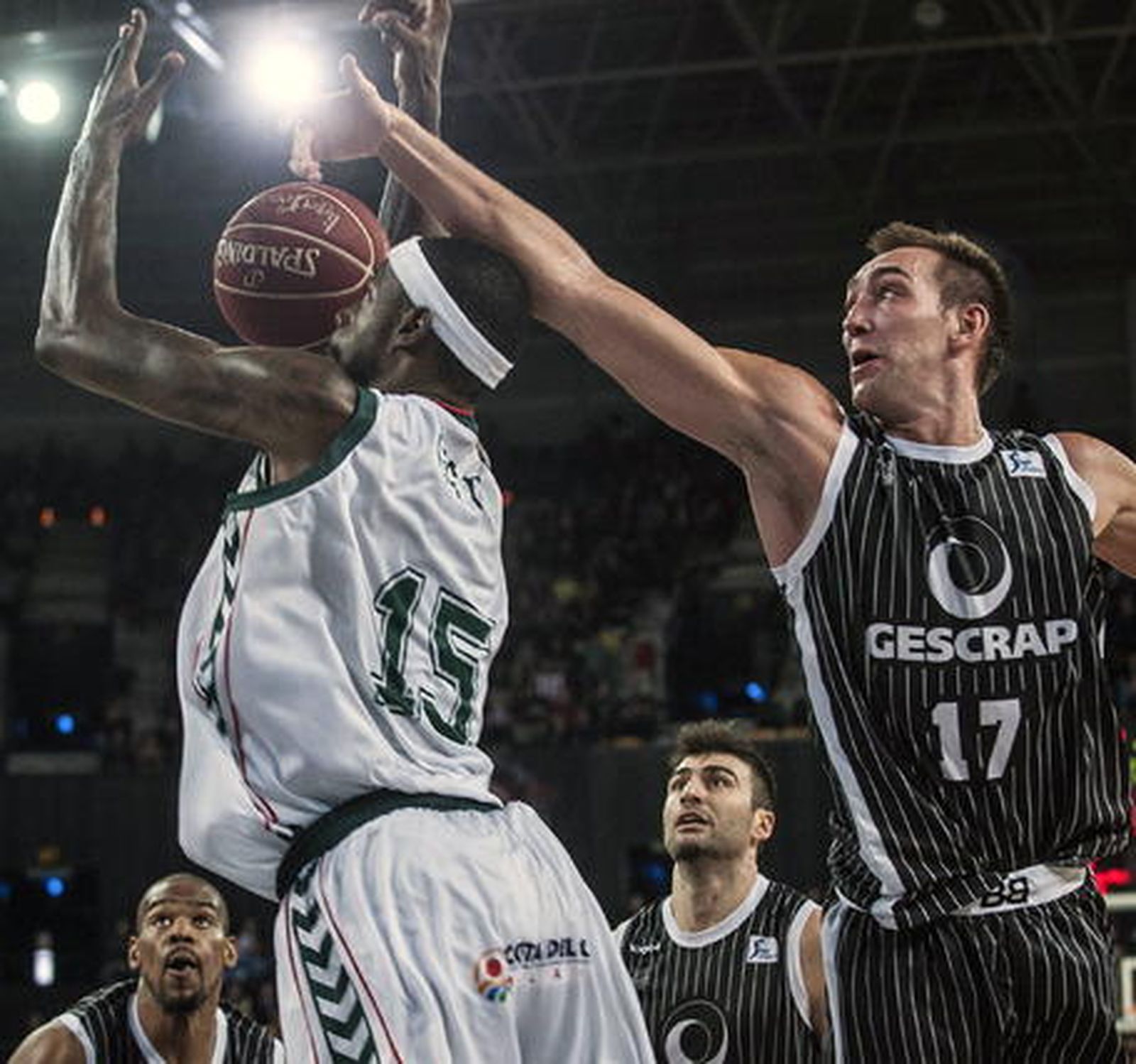 Ante un equipo de nivel similar y con cualidades parecidas como el Gescrap, el Unicaja ve cortada su racha de victorias y evidencia sus carencias ocultadas en esta secuencia triunfal previa.

Foto: EFE