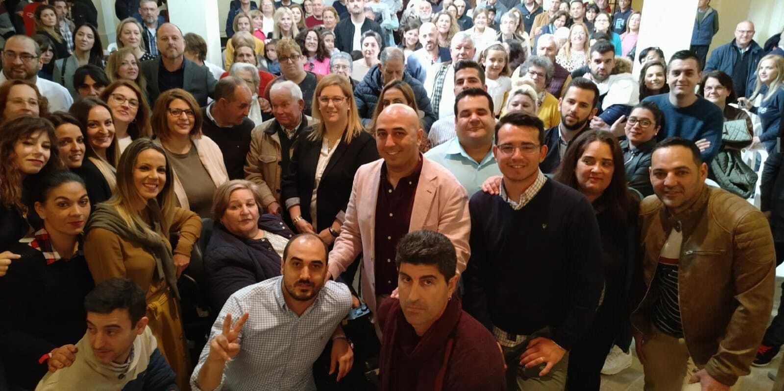 Miembros de Ganemos Chiclana tras presentar a los integrantes de la candidatura en las Bodegas El Carretero.