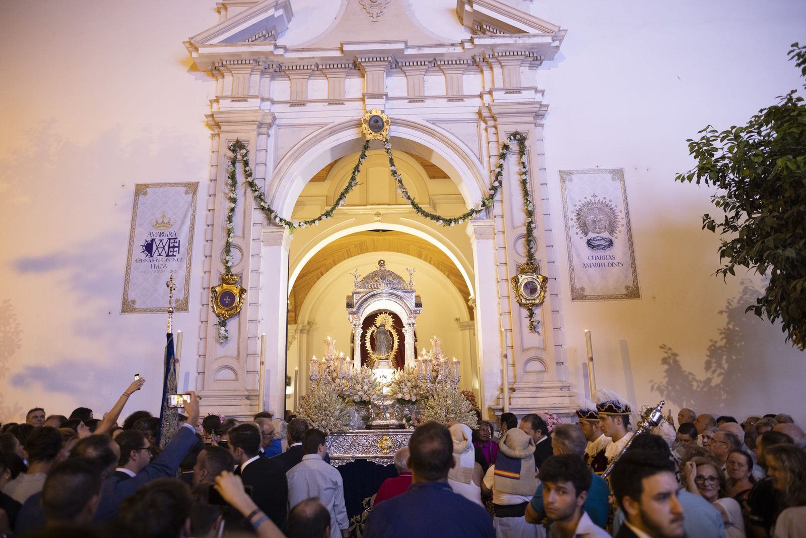 Imágenes de la procesión de la Virgen de la Cinta por el centro de la ciudad