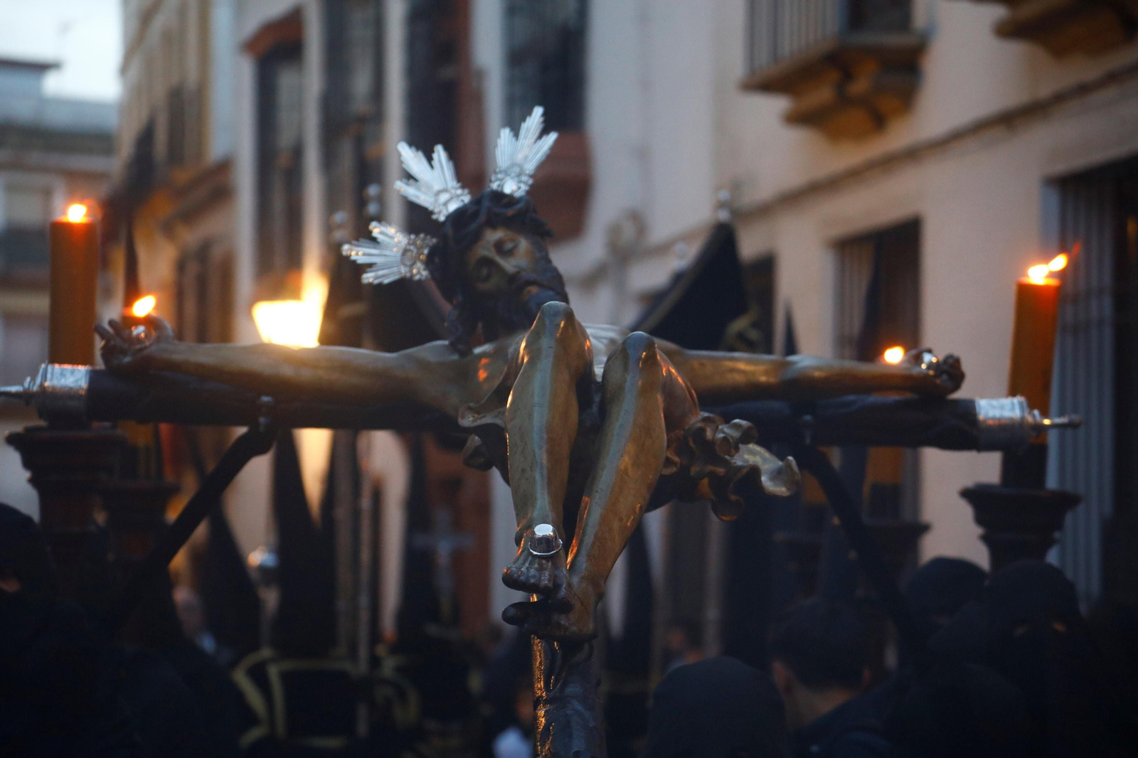 Lunes Santo en Córdoba: la procesión del Vía Crucis, en imágenes