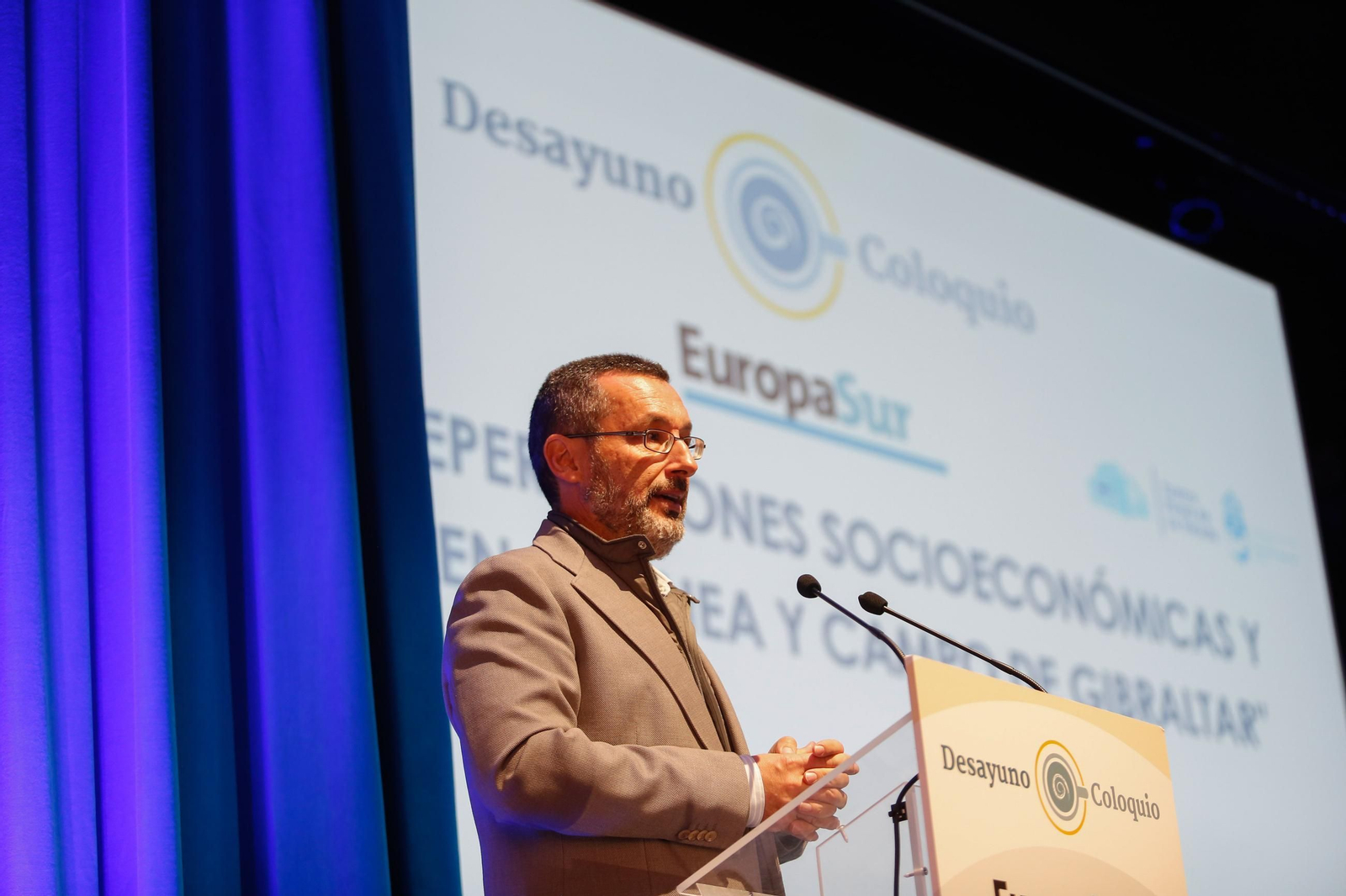 Las fotos del desyuno-coloquio "Brexit: repercusiones socioeconómicas y fiscales en La Línea y el Campo de Gibraltar"