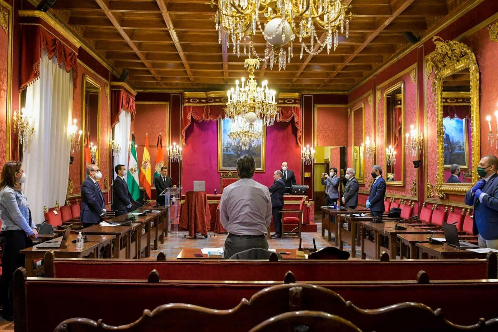 Las imágenes del primer Pleno del Ayuntamiento de Granada sobre el coronavirus