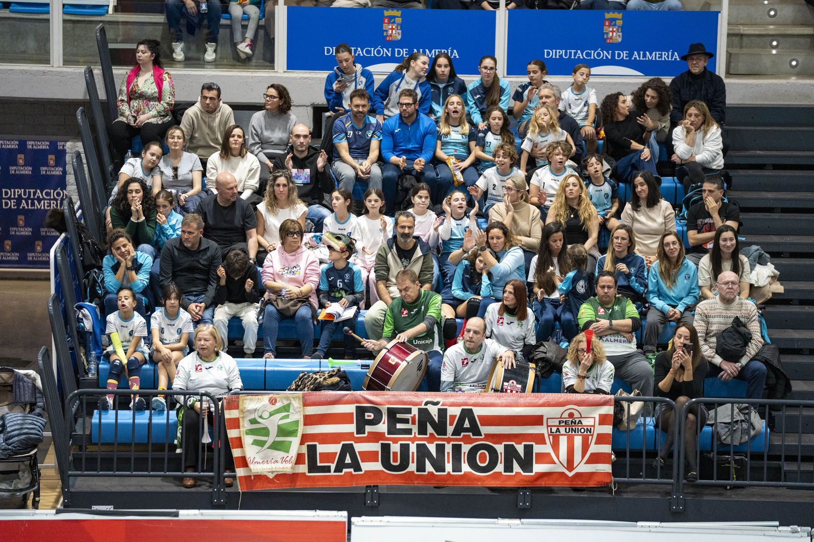 Las imágenes del partido entre Unicaja Costa de Almería y Pamesa Teruel de Superliga de voleibol