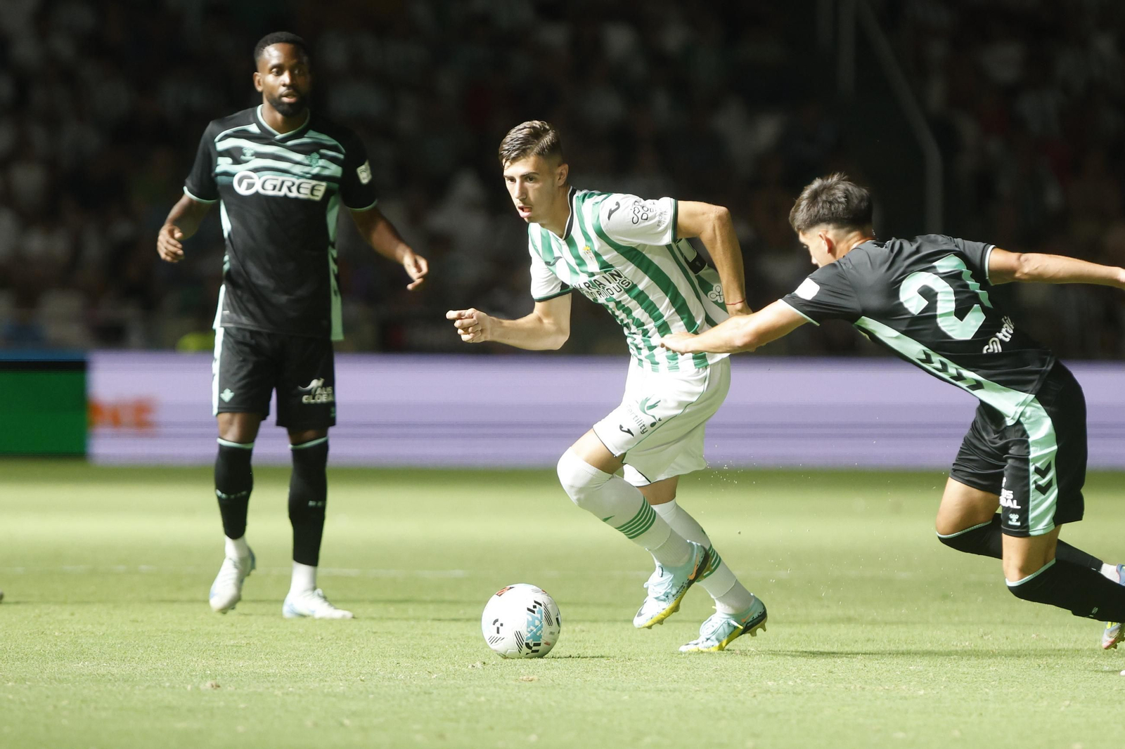 Las mejores fotos del partido en El Arcángel entre el Córdoba CF y el Real Betis