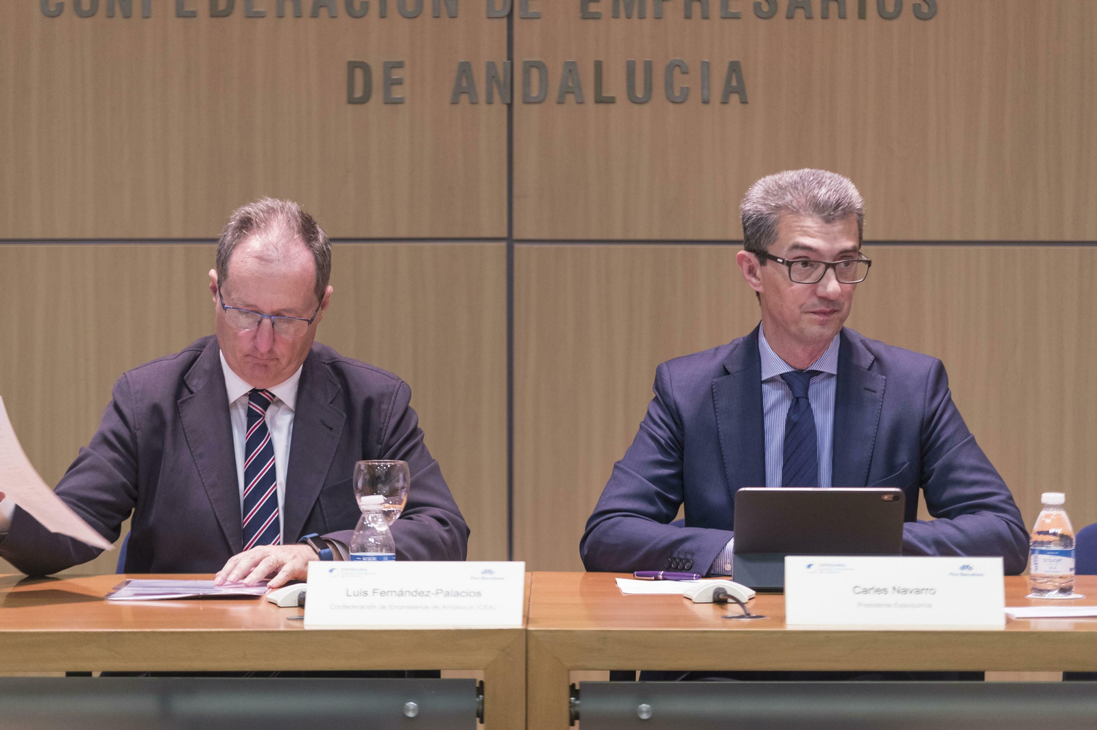 Luis Fernández Palacios, secretario general de la CEA, y Carles Navarro, presidente de Expoquimia