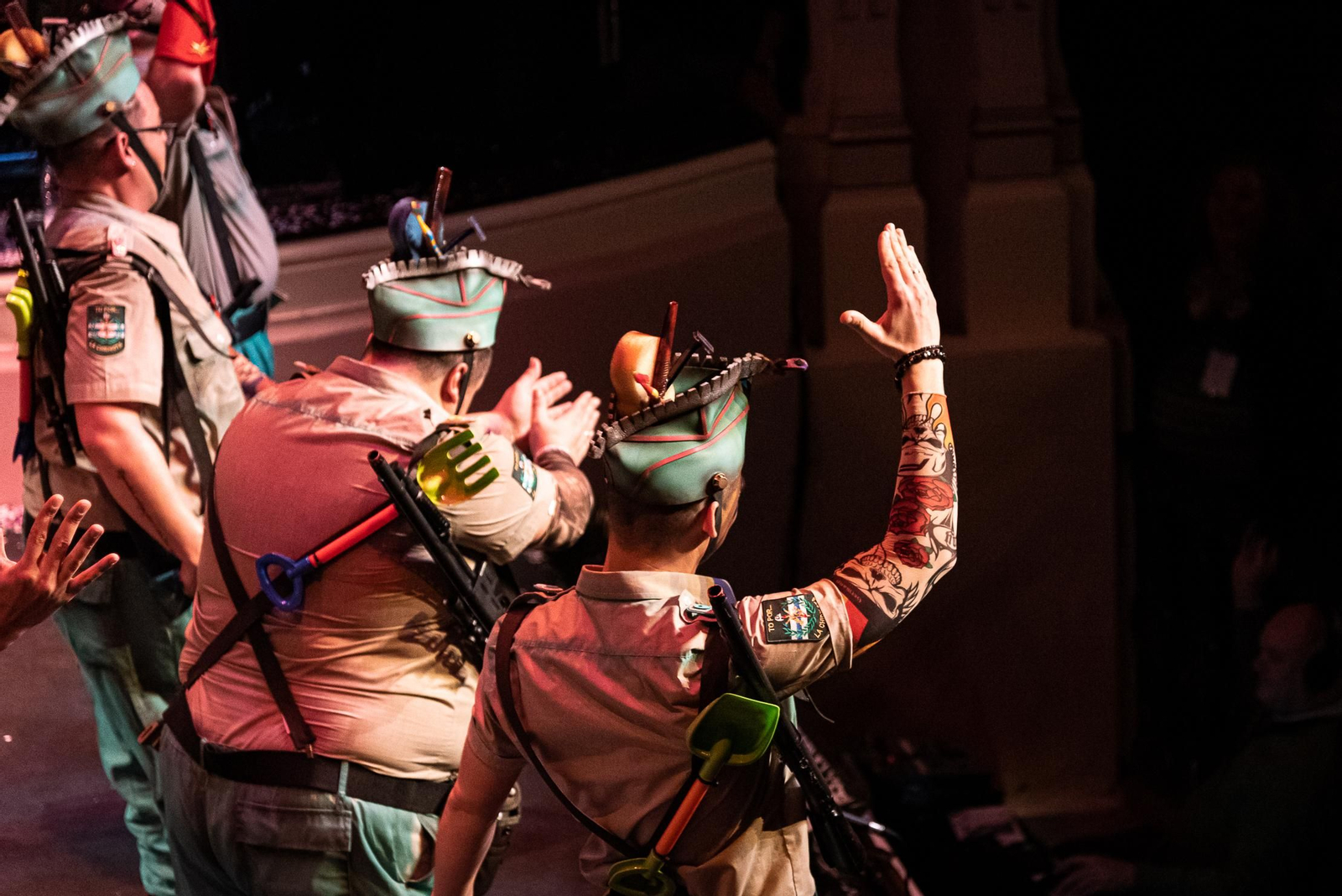 Imágenes de la murga 2020 ¡Qué choco llevo en lo alto!