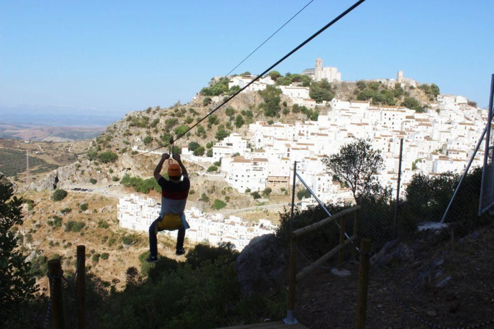 La tirolina de Casares se recorre en 30 segundos de infarto.