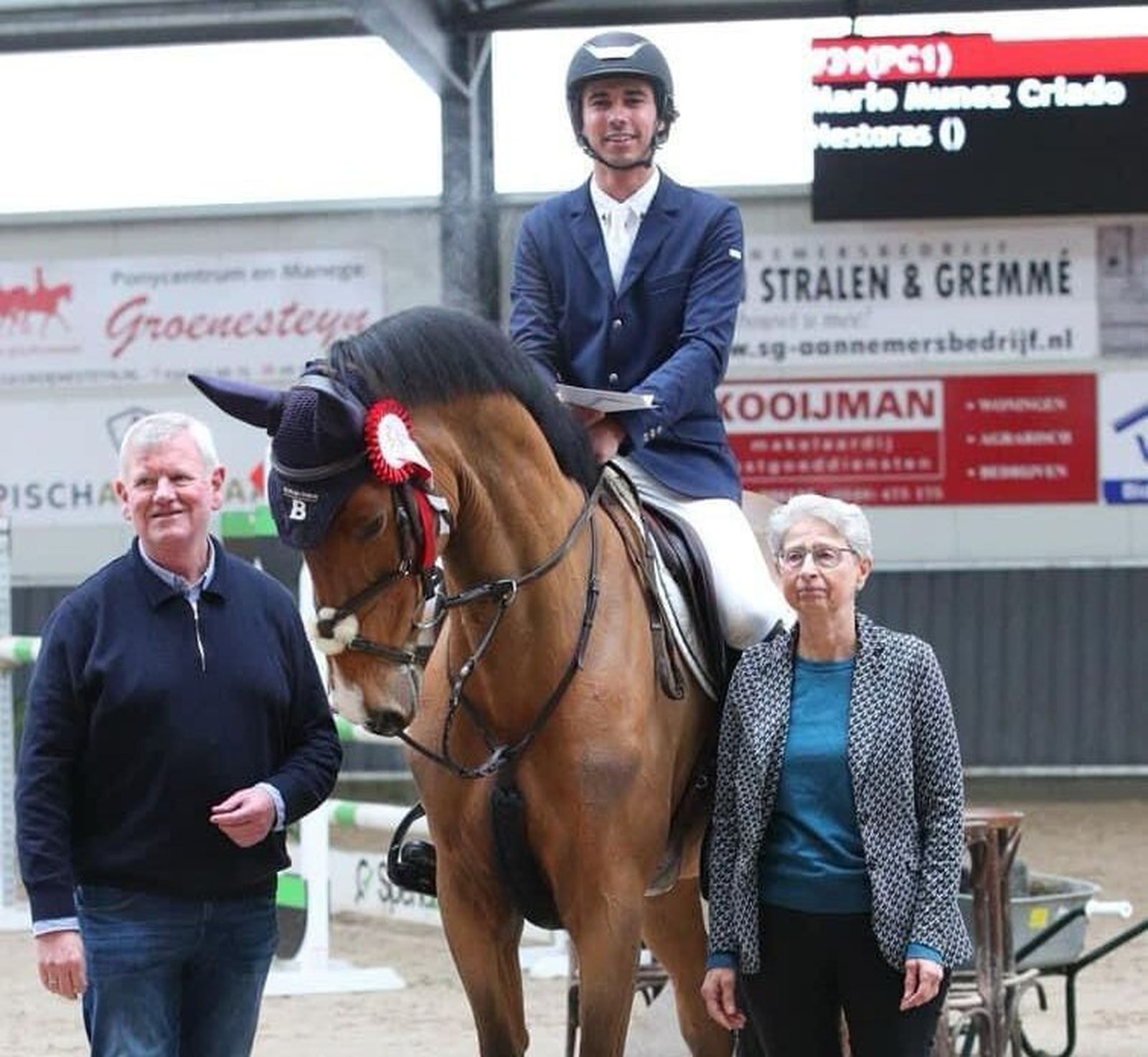 El almeriense Mario Muñoz Criado subido a uno de sus caballos tras una competición.
