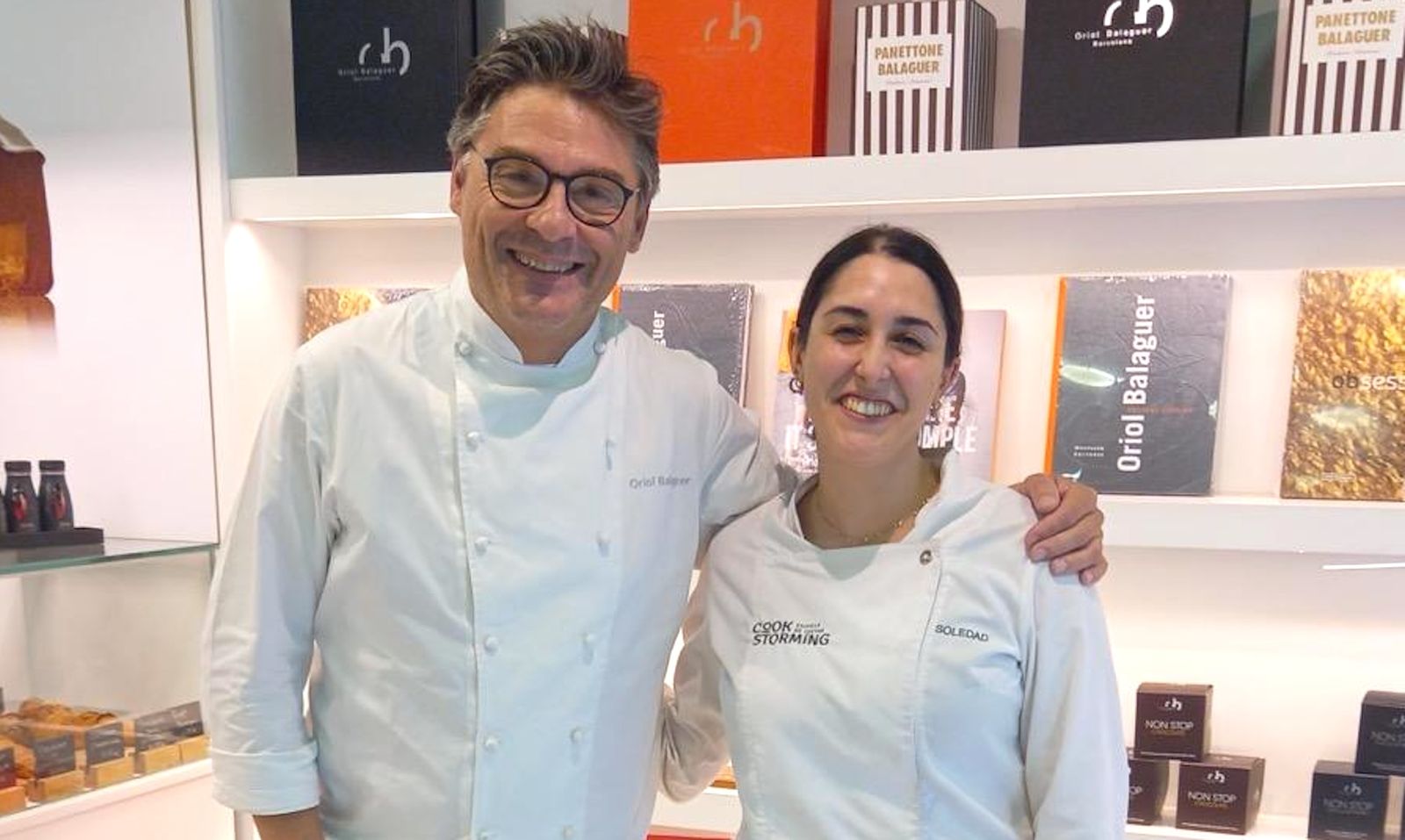 Soledad Rodríguez junto al maestro pastelero Oriol Balaguer