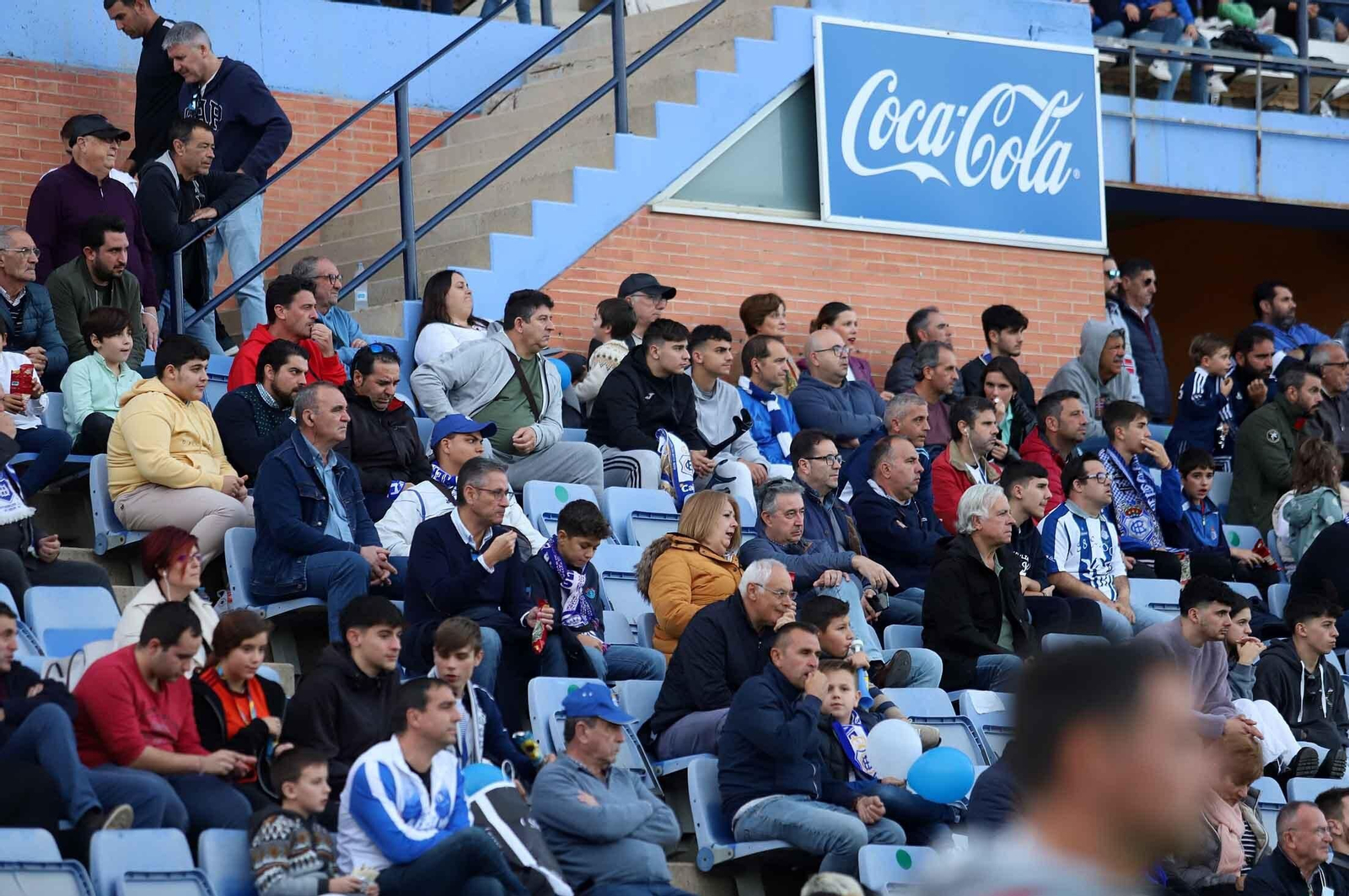 Imágenes del ambiente en las gradas del Nuevo Colombino