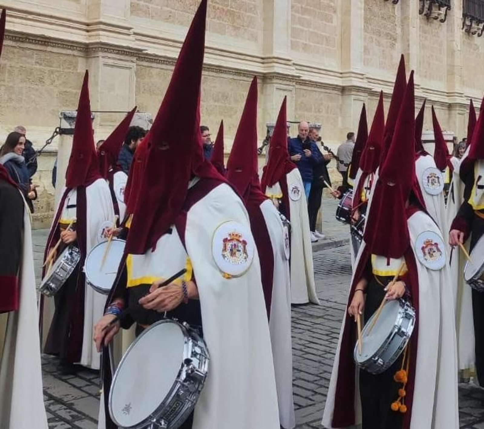 El particular y emblemático uniforme de esta banda, que cuenta con más de medio siglo de historia