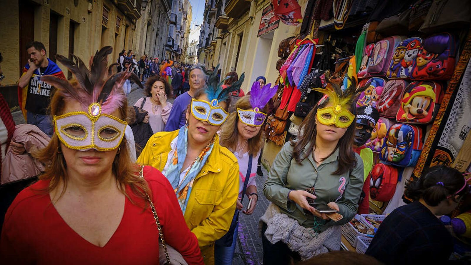 Antifaces de colores.