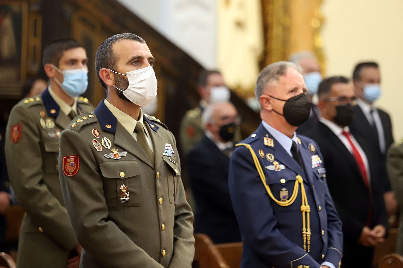 Imágenes de la ofrenda de la Guardia Real a la Virgen de la Cinta en la Catedral
