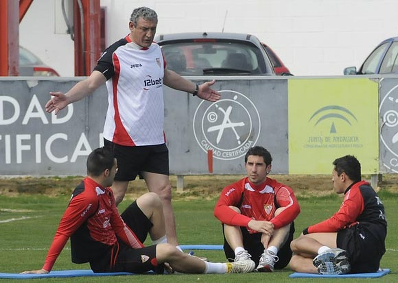 Dragutinovic reconoce que el Sevilla "ha dado un bajón en la ambición"