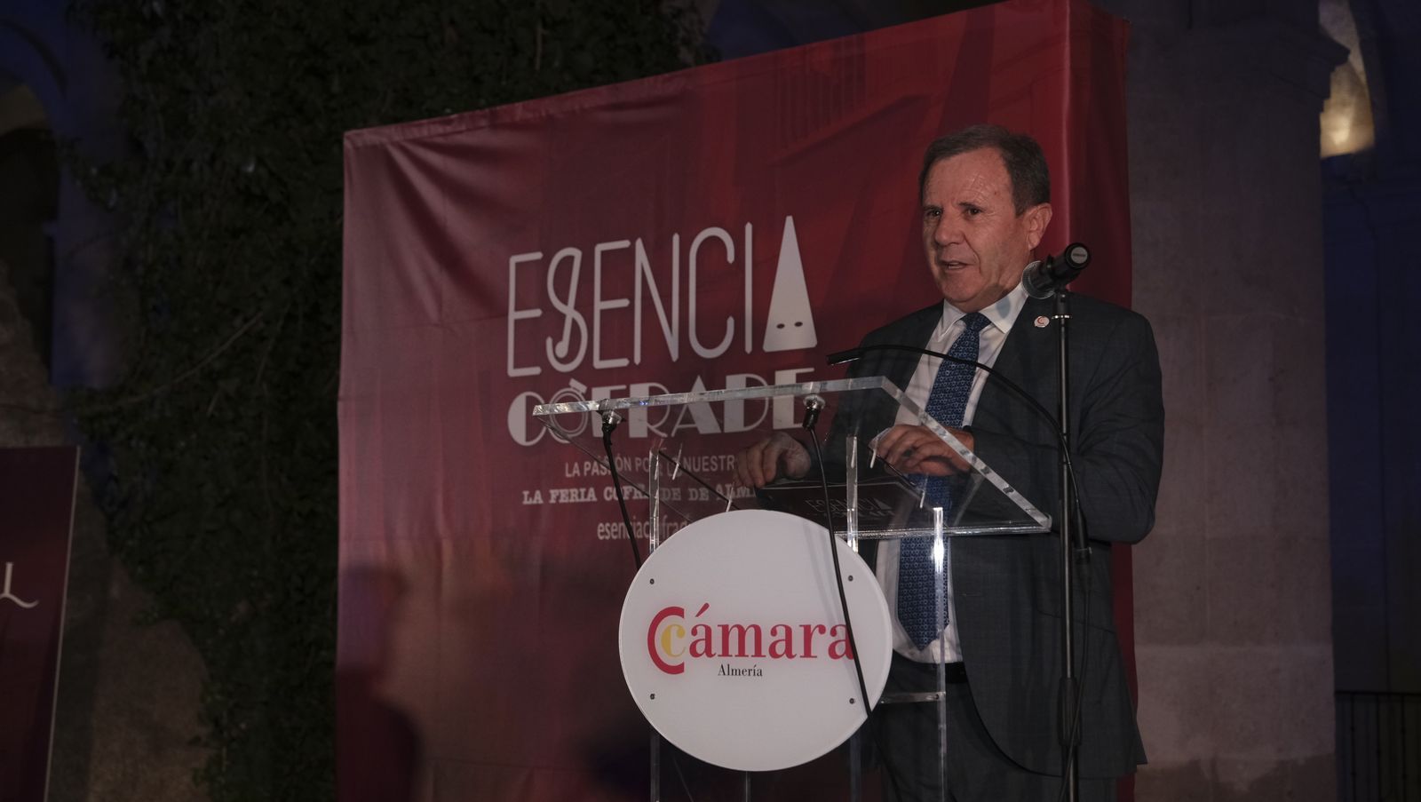 Presentación de Esencia Cofrade, en el Claustro de la Catedral de Almería