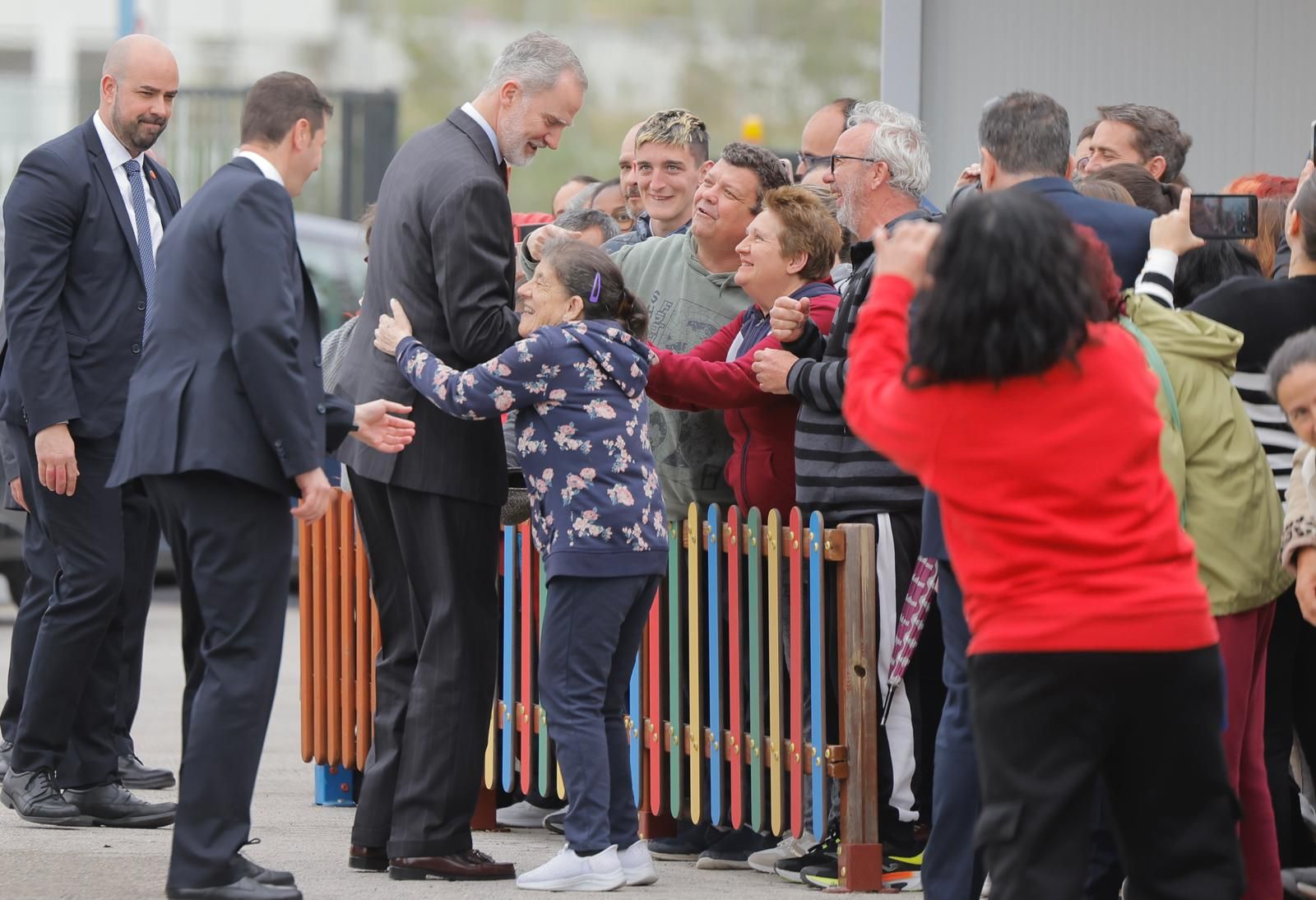 La visita de Felipe VI al centro ASPACE Sevilla, en imágenes