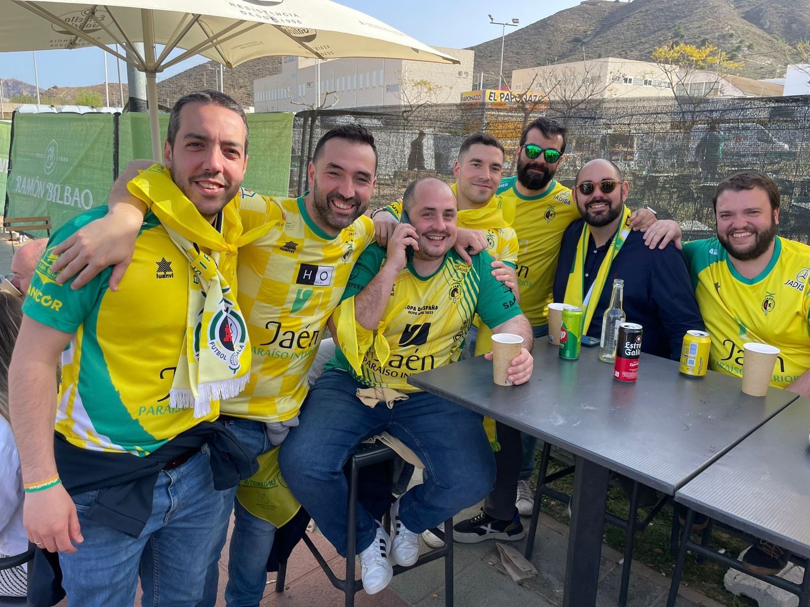 Fotogalería | La afición del Jaén Paraíso Interior FS tiñe Cartagena de amarillo