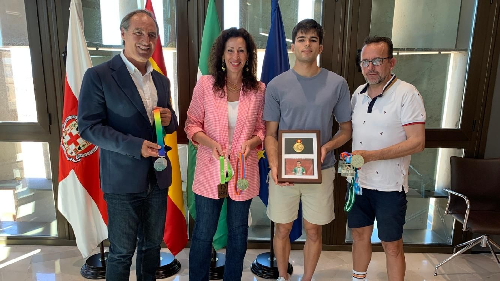Javier Abad, en su encuentro con la alcaldesa, María del Mar Vázquez.