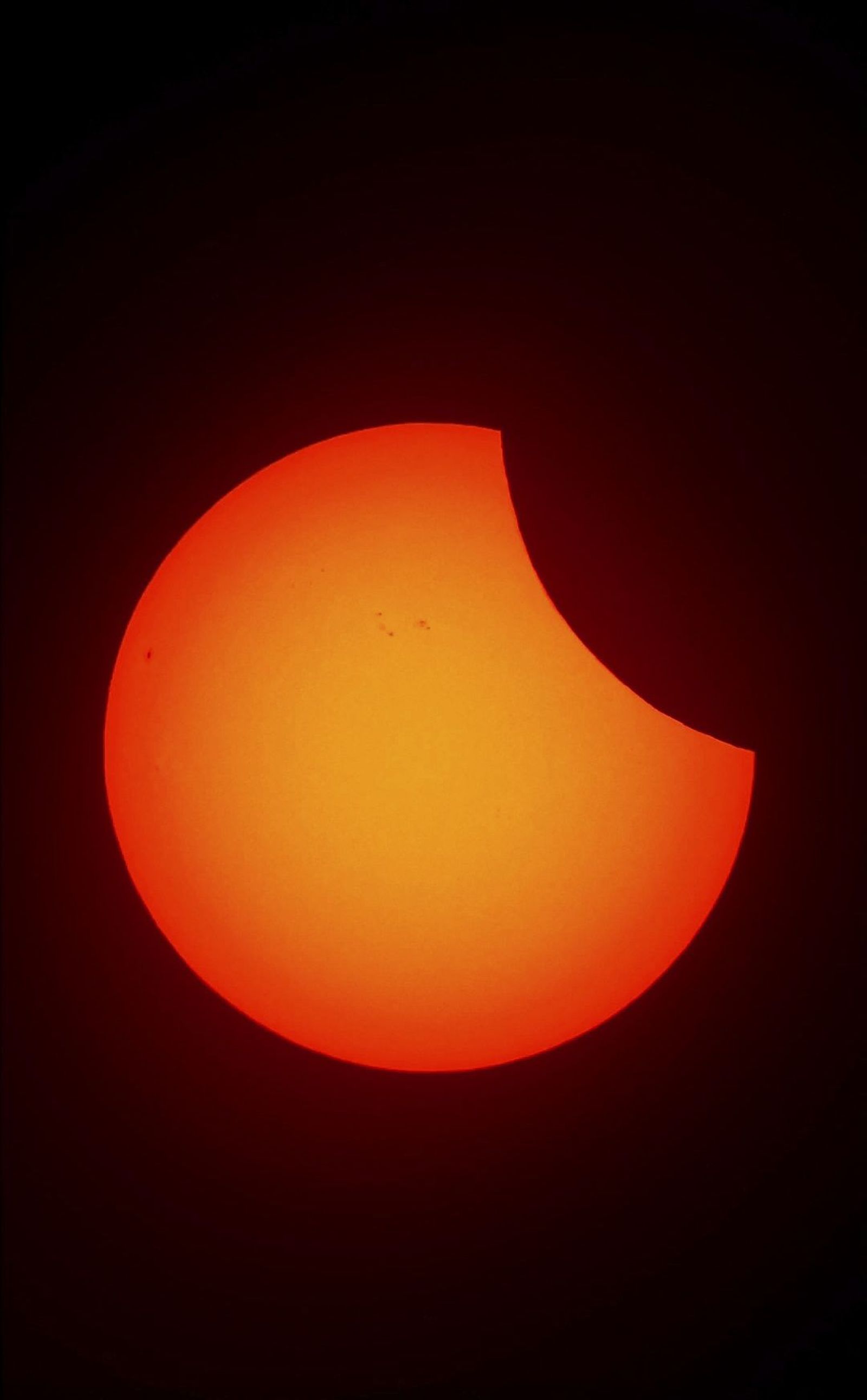 Las mejores imágenes del eclipse solar parcial que se ha podido ver desde Andalucía