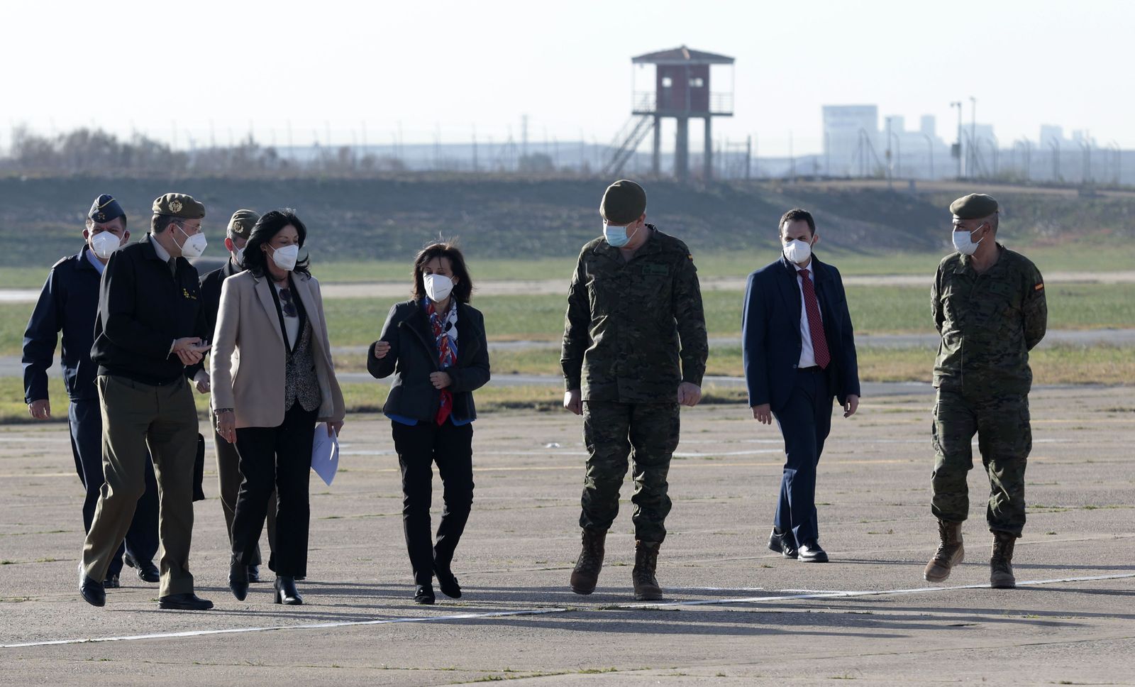 La visita de Margarita Robles a la Base del Copero en imágenes