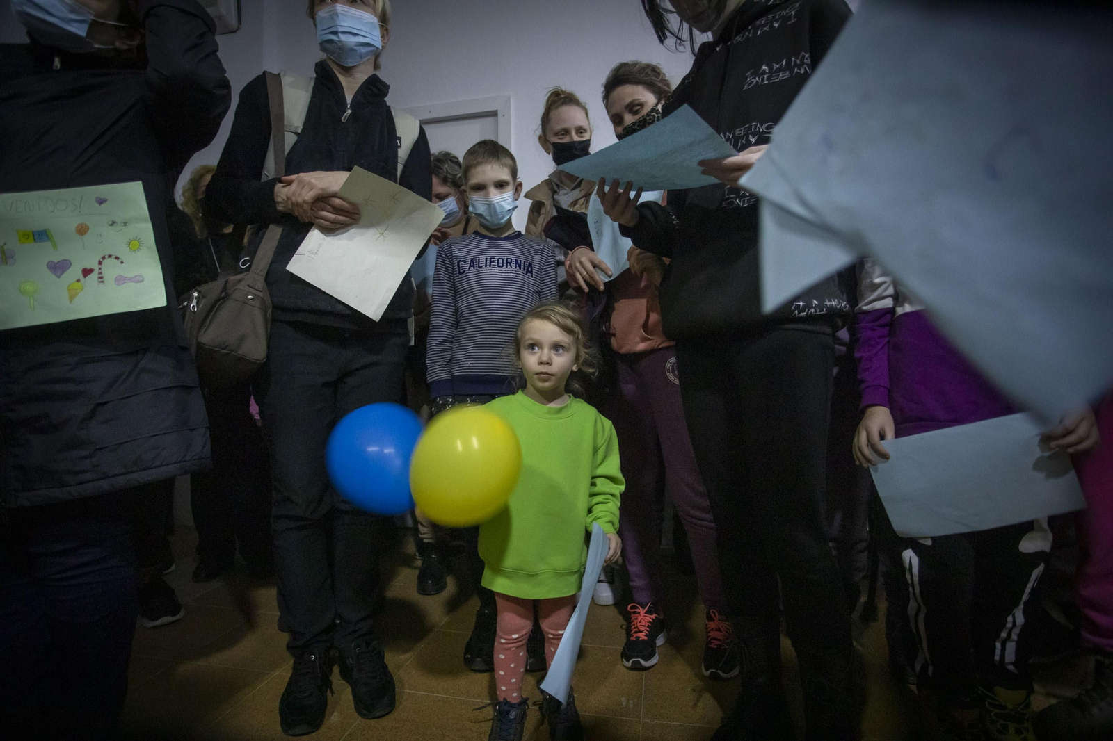 Imágenes del recibimiento en Chiclana a un grupo de refugiados ucranianos