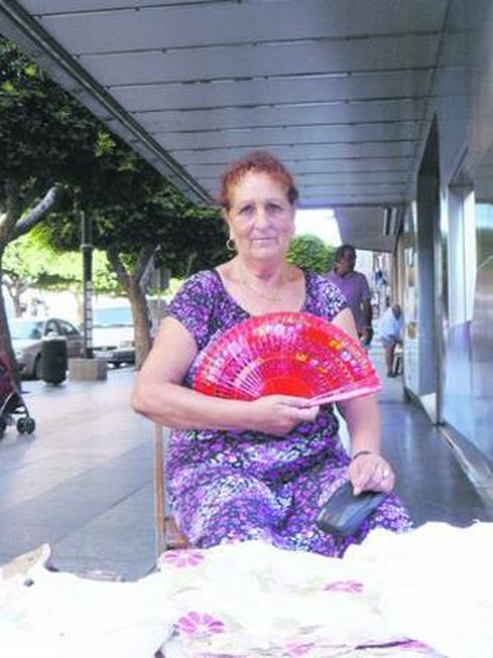 Ángeles Cortés Fernández situada en su puesto.